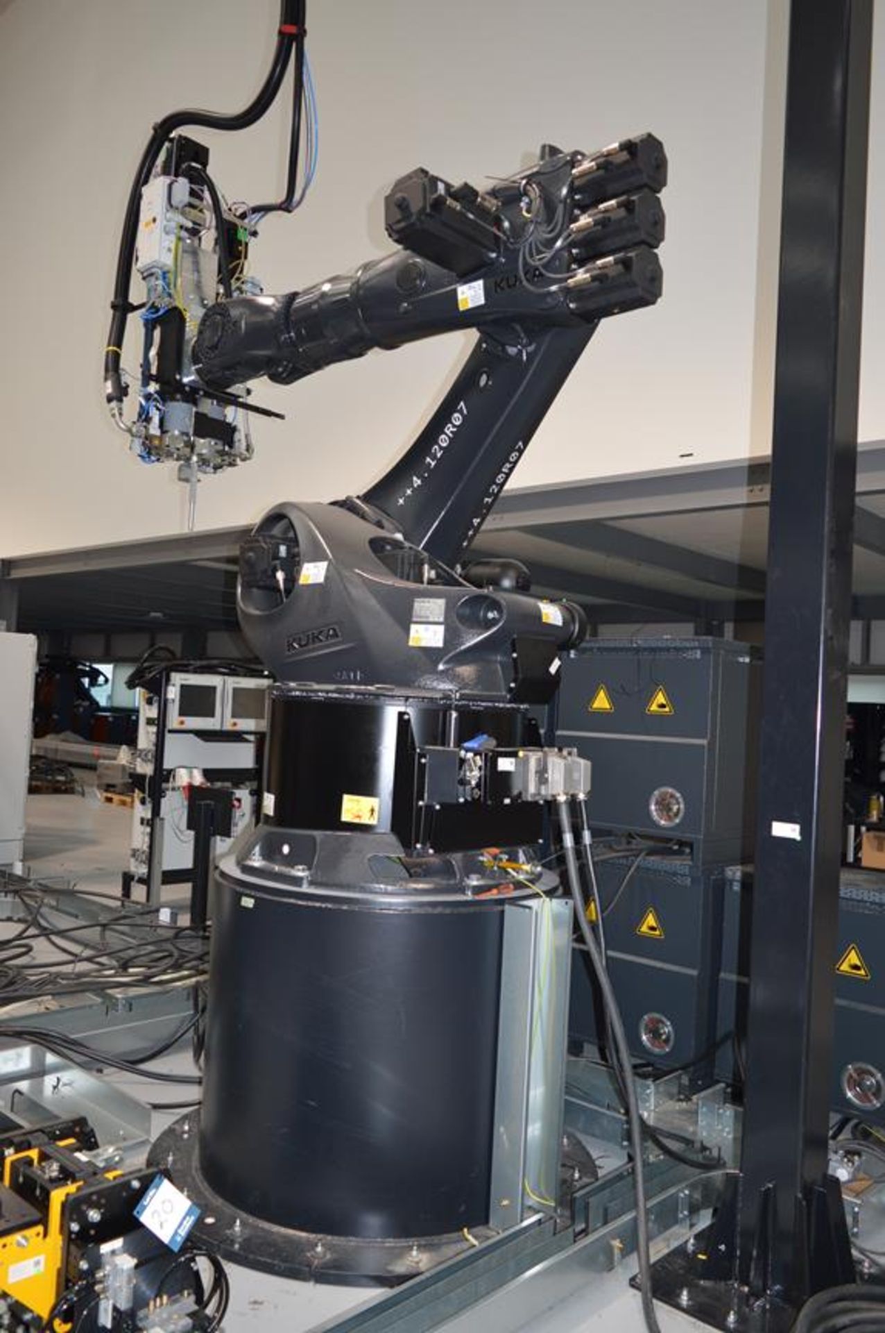 Kuka, KR280/3080 six axis robot on extended pedestal, Serial No. 4380883 (DOM: 2021) with KR C4