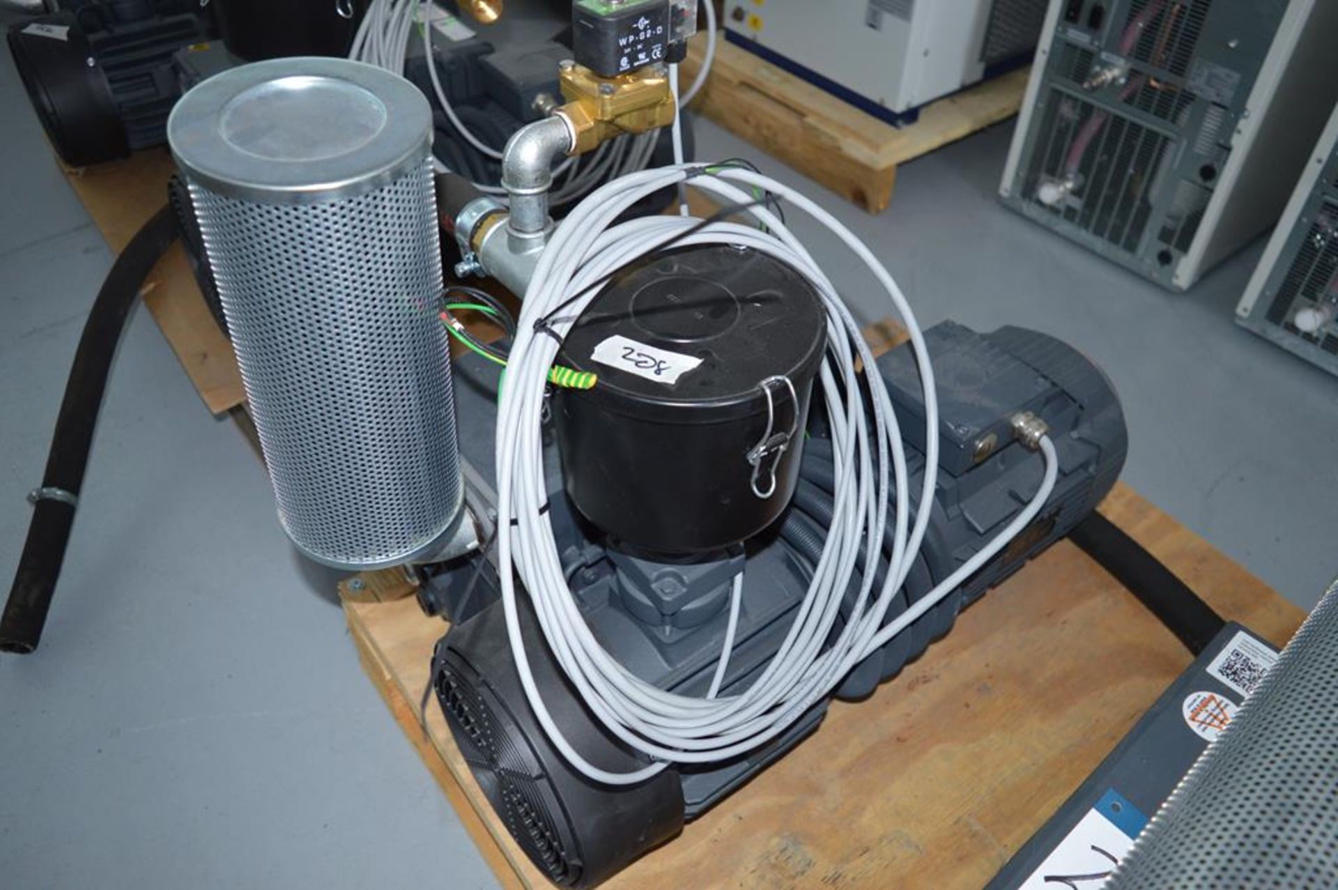 Bosch, R5-RA0100F vacuum pump, Serial No. DEM1212140214 - Image 3 of 4