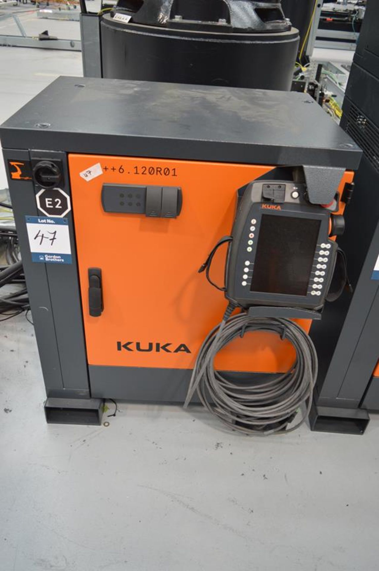 Kuka, KR360/ R2830 six axis robot on extended pedestal, Serial No. 4380803 (DOM: 2021) with KR C4 - Image 4 of 5