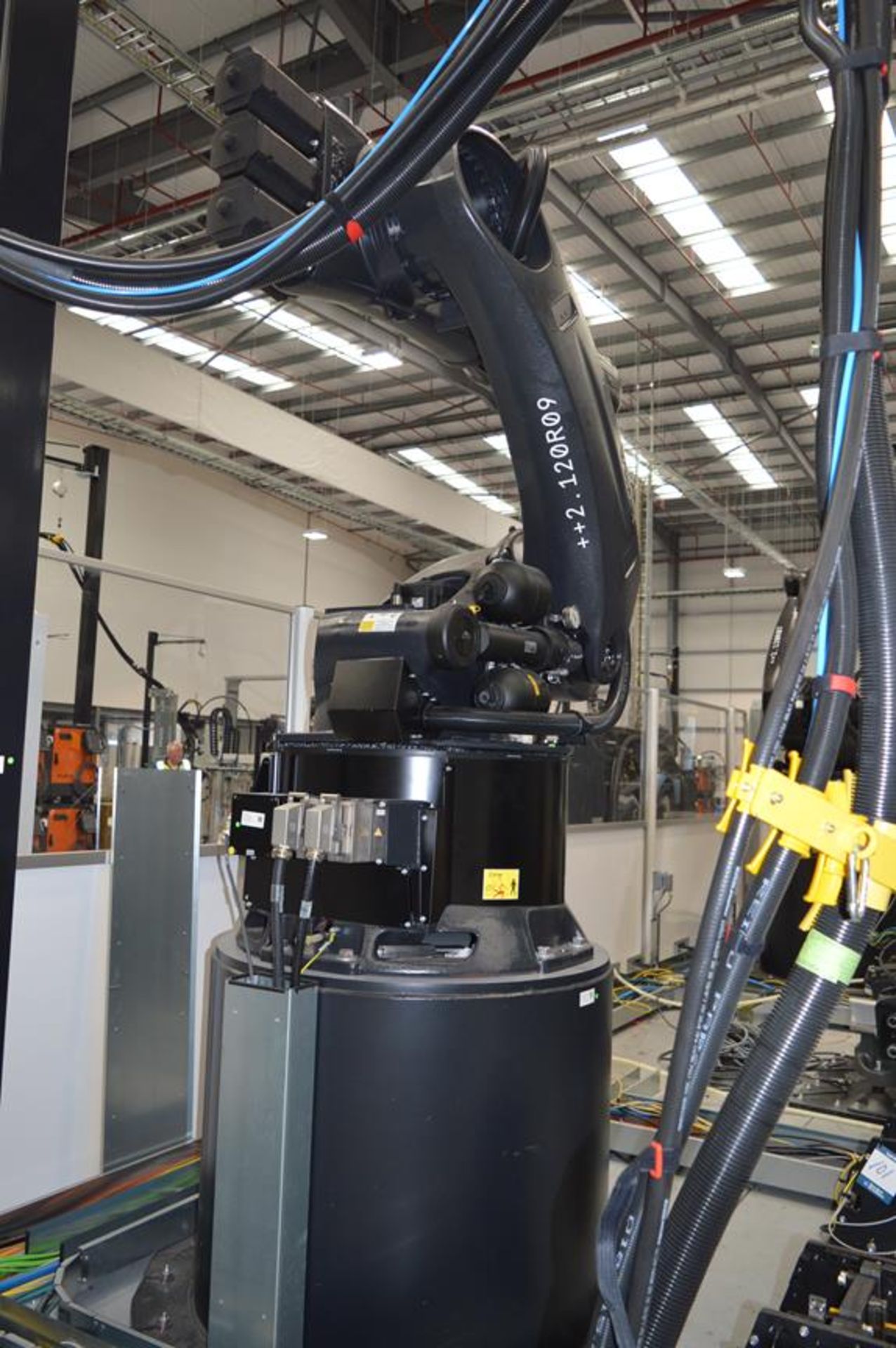 Kuka, KR280 R3080 FLR six axis robot on extended pedestal, Serial No. 4380900 (DOM: 2021) with KR C4 - Image 2 of 5