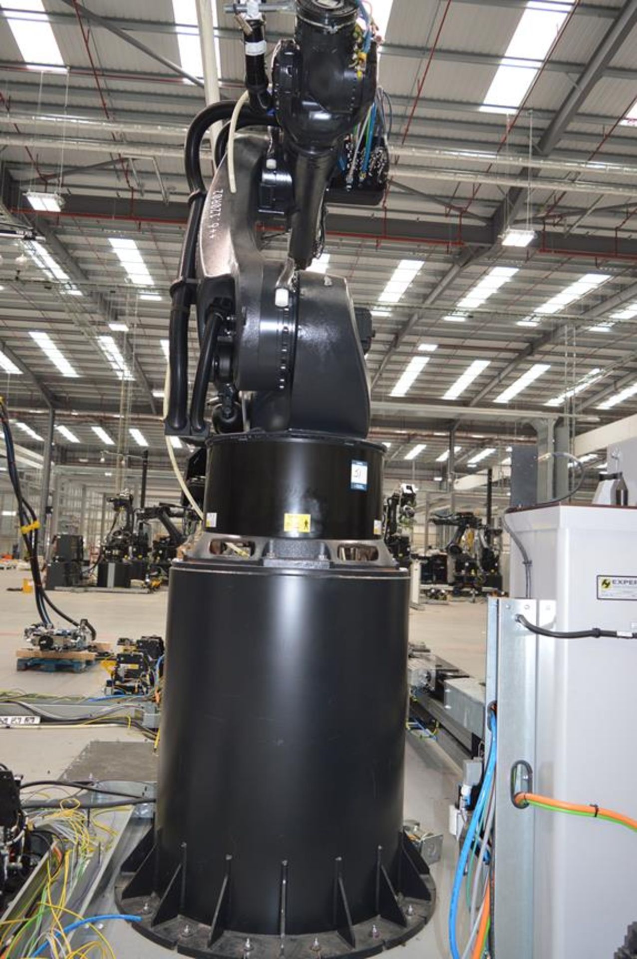 Kuka, KR360 /R2830 FLR six axis robot with extended pedestal, Serial No. 4380805 (DOM: 2021) with KR - Image 2 of 5