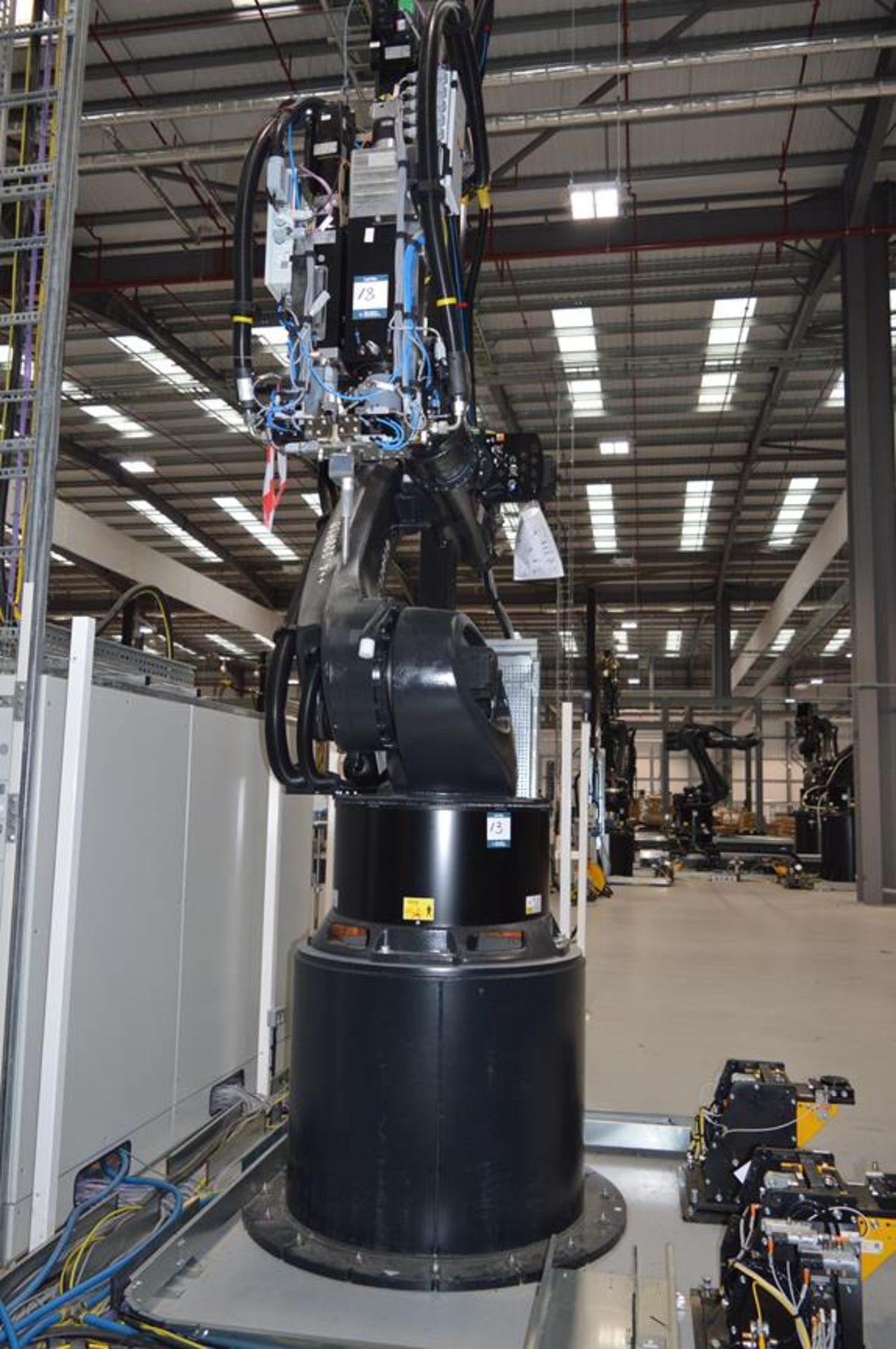 Kuka, KR280 /R3080 six axis robot on extended pedestal with KR C4 controller and pendant, Serial No. - Image 2 of 6