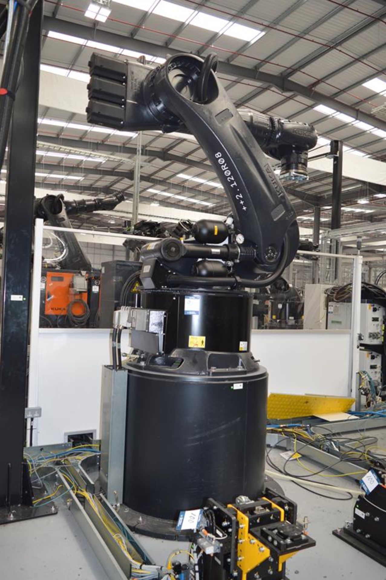 Kuka, KR280 R3080 six axis robot on extended pedestal, Serial No. 4380899 (DOM: 2021) with KR C4 - Image 2 of 5