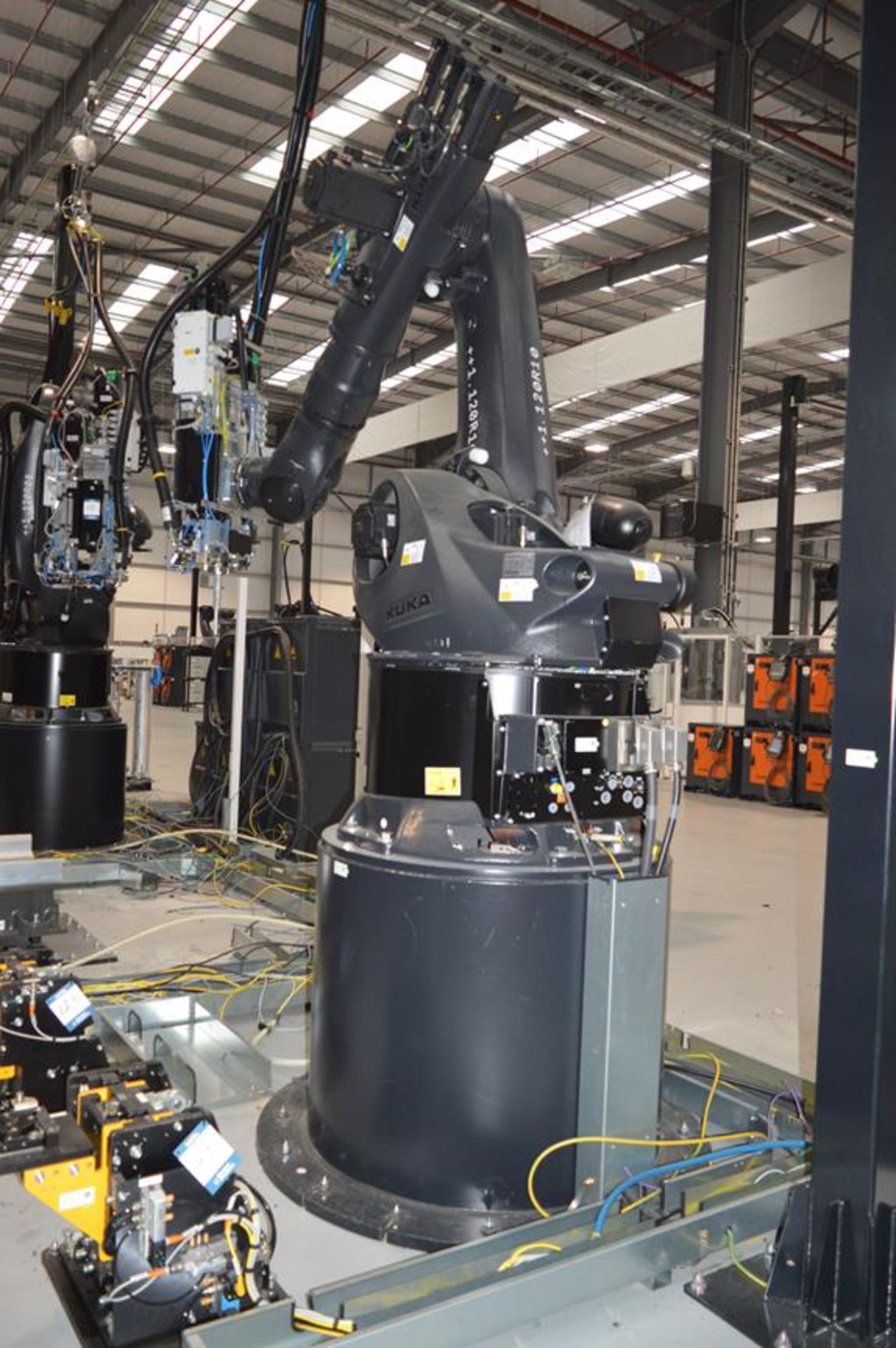 Kuka, KR280 R3080 FLR six axis robot on extended pedestal, Serial No. 4380792 (DOM: 2021) with KR C4 - Image 2 of 5