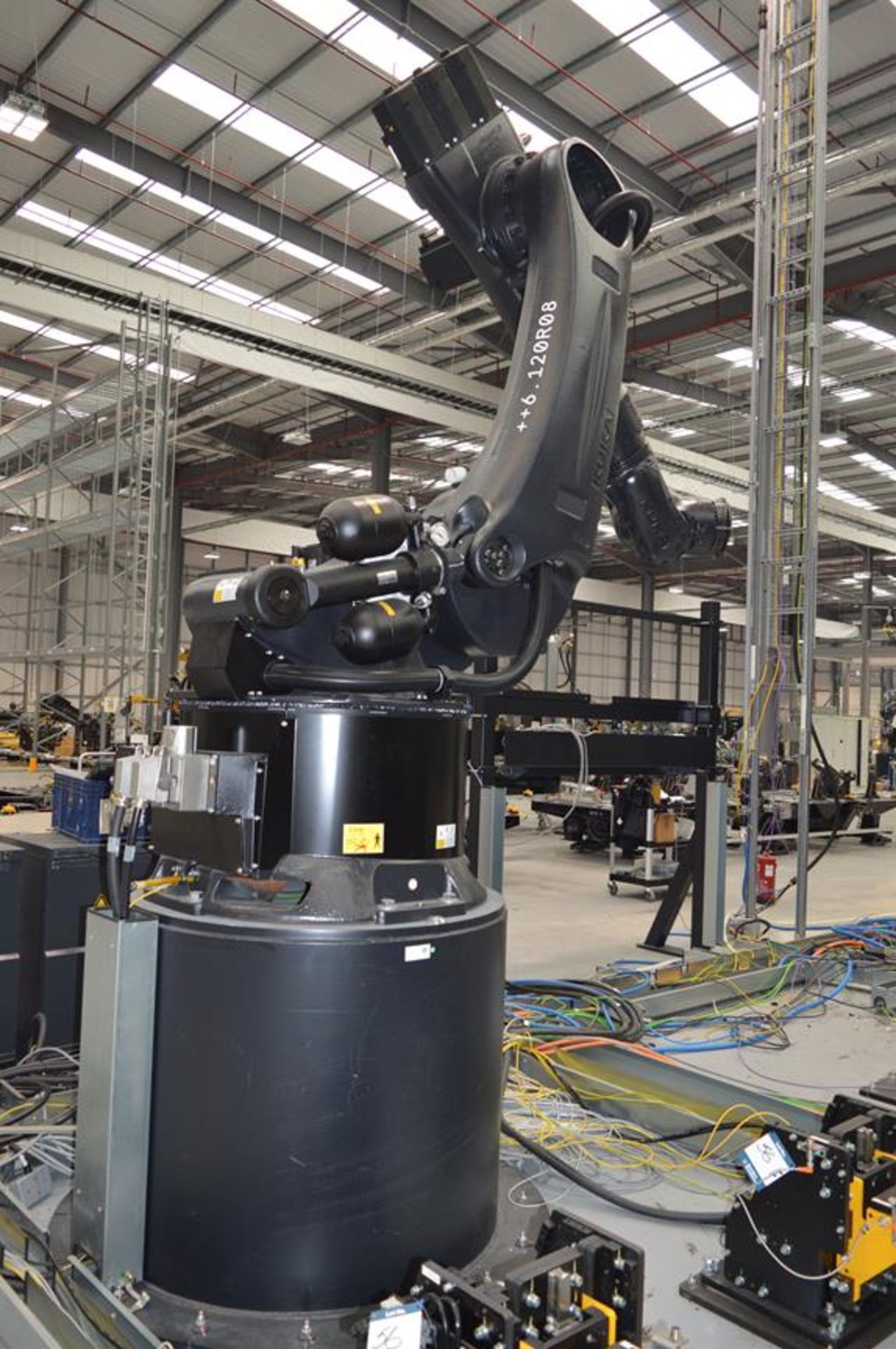 Kuka, KR280/R3080 FLR six axis robot on extended pedestal, Serial No. 4380877 (DOM: 2021) with KR C4