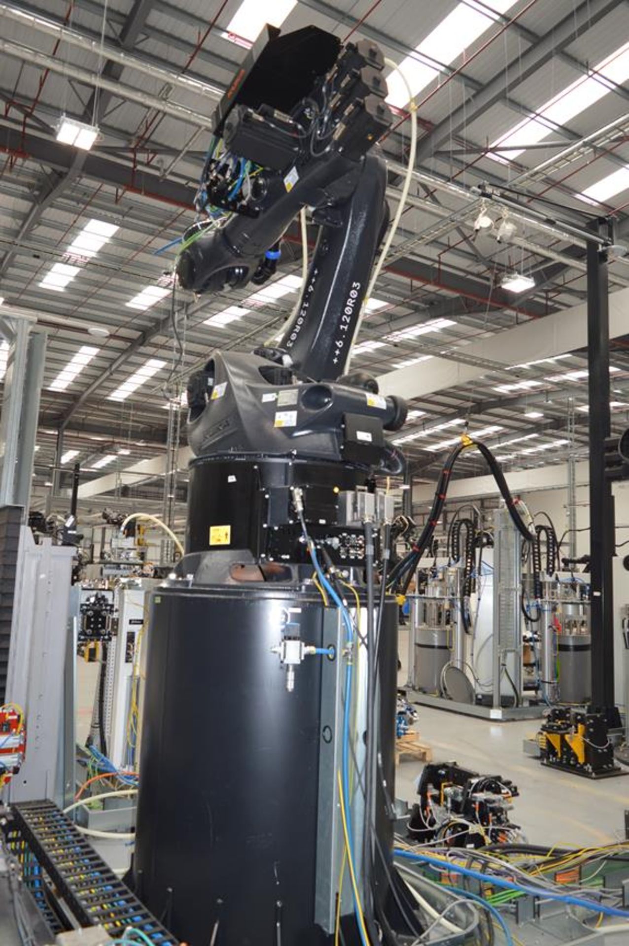 Kuka, KR360/R2830 six axis robot on extended pedestal, Serial No. 4380801 (DOM: 2021) with KR C4