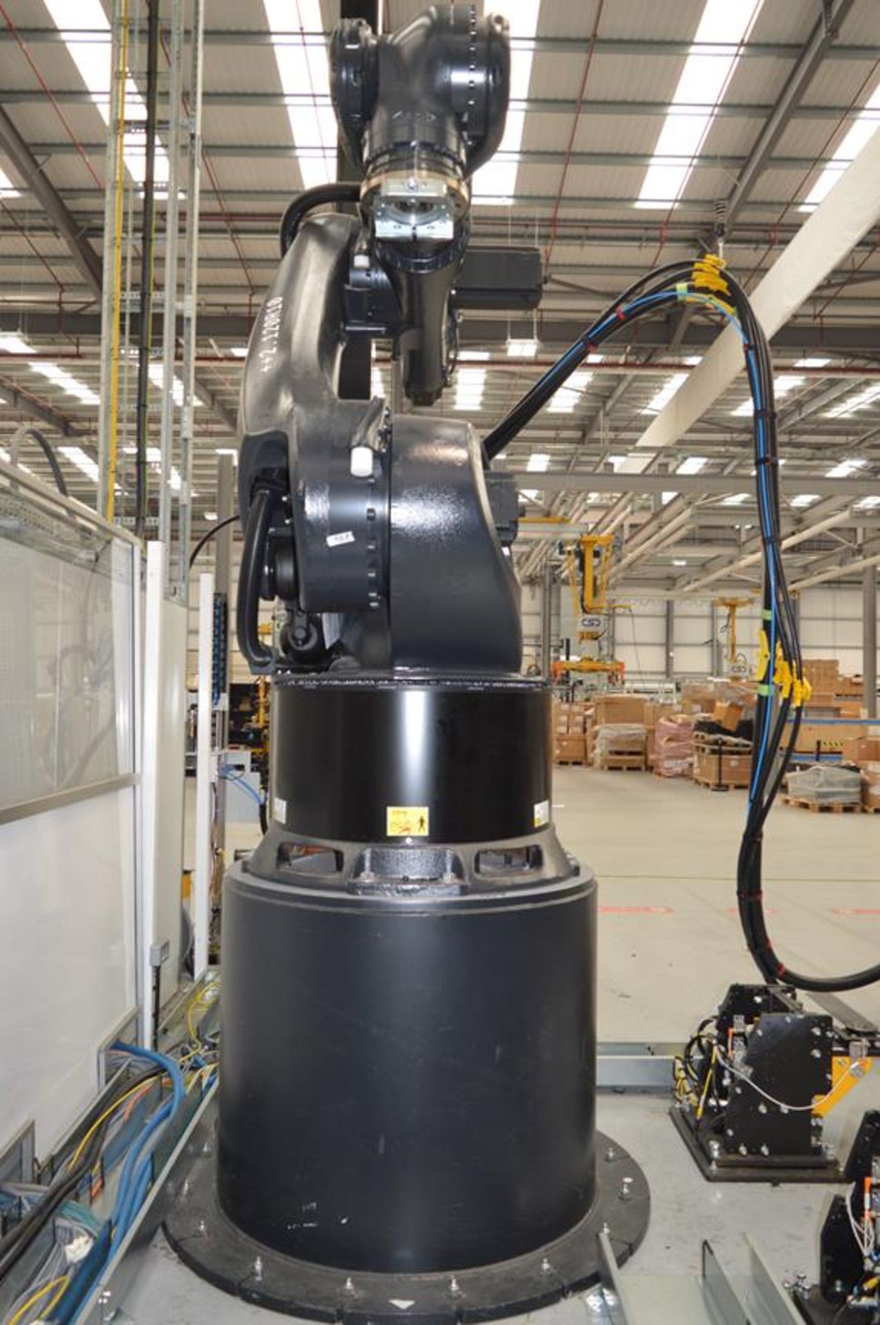 Kuka, KR280 R3080 six axis robot on extended pedestal, Serial No. 4380884 (DOM: 2021) with KR C4 - Image 2 of 5