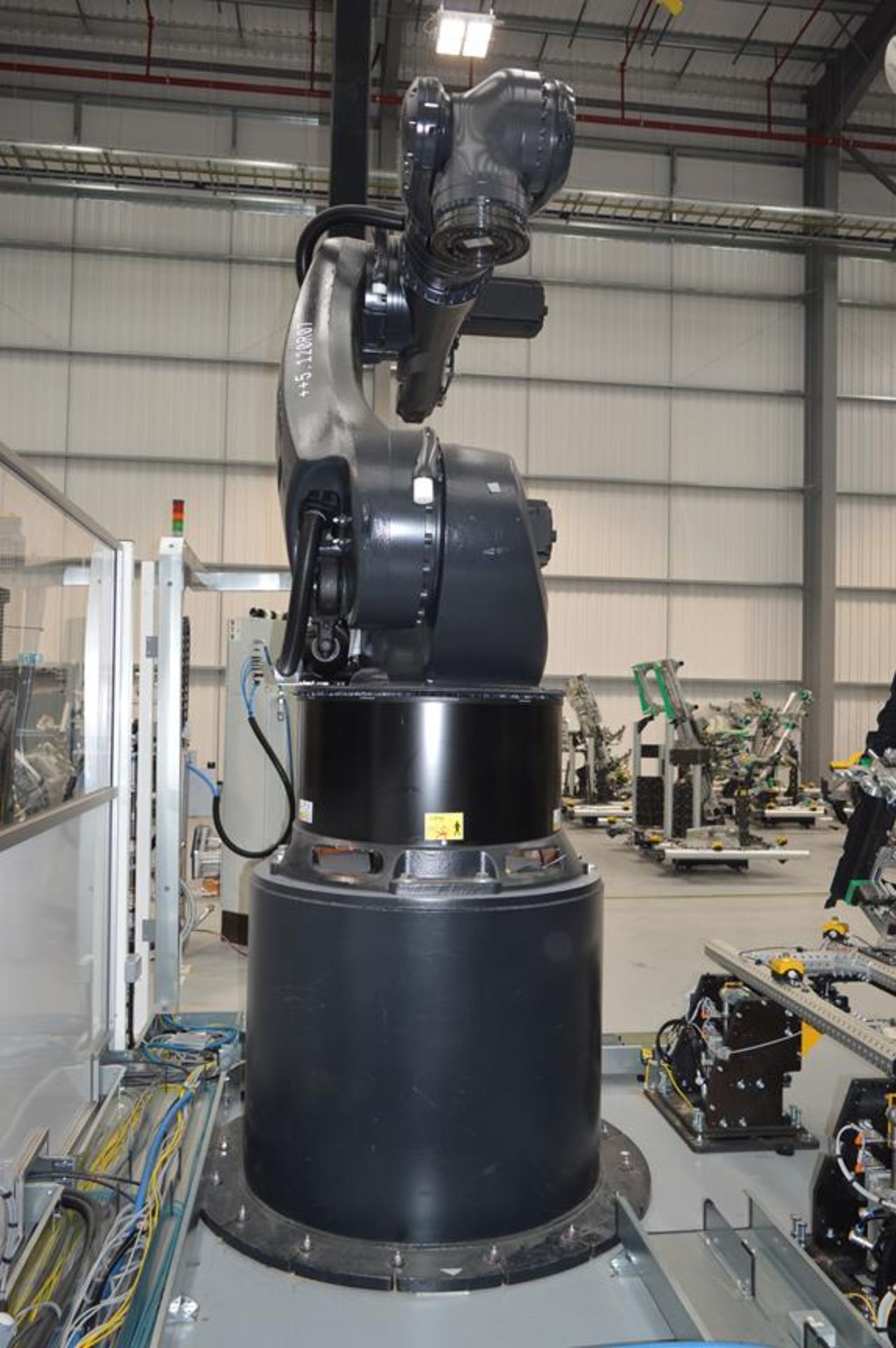 Kuka, KR280/R3080 FLR six axis robot on extended pedestal, Serial No. 4380895 (DOM: 2021) and KR - Image 2 of 5