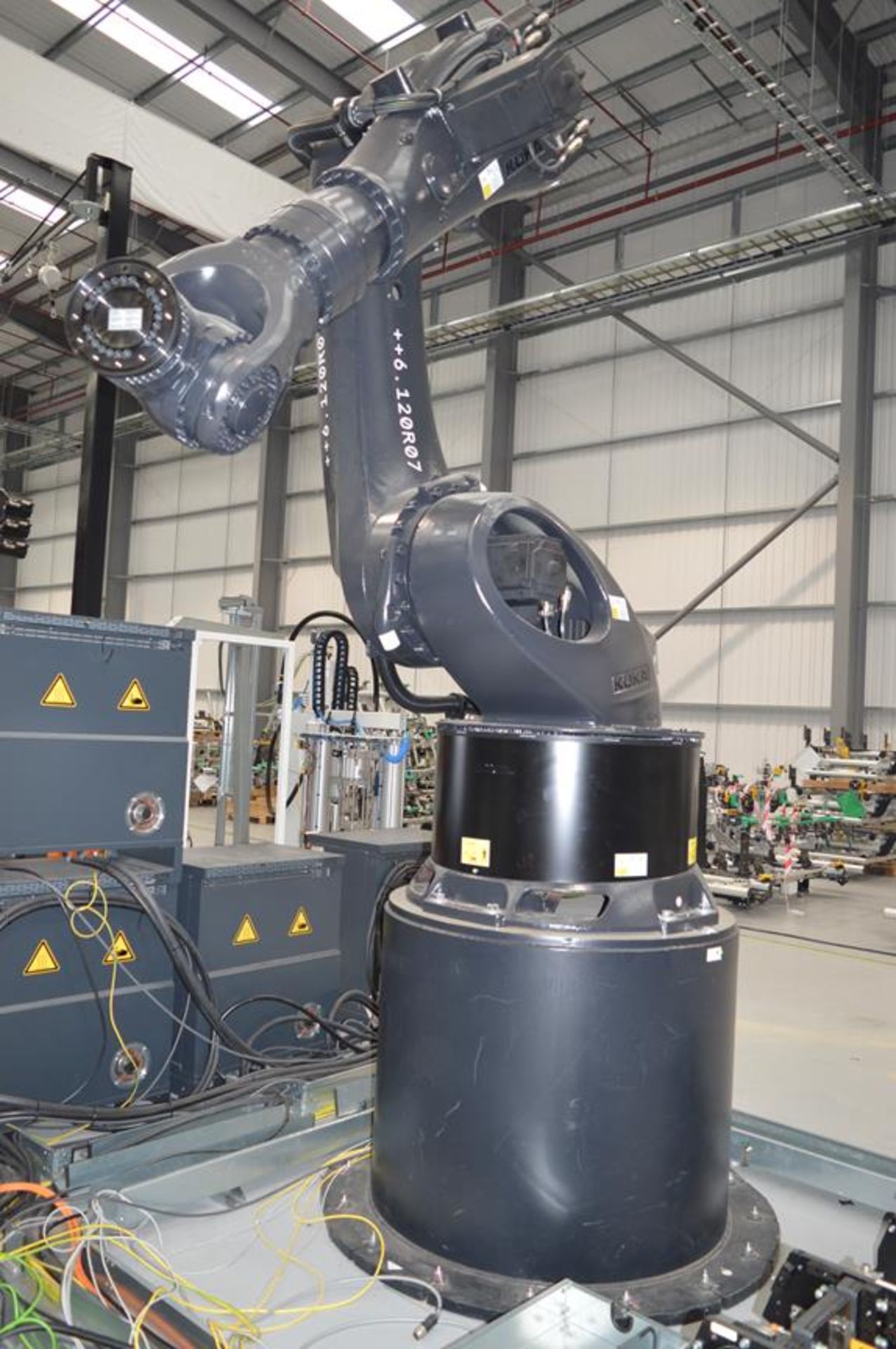 Kuka, KR280 /R3080 six axis robot on extended pedestal, Serial No. 4380891 (DOM: 2021) with KR C4 - Image 2 of 6