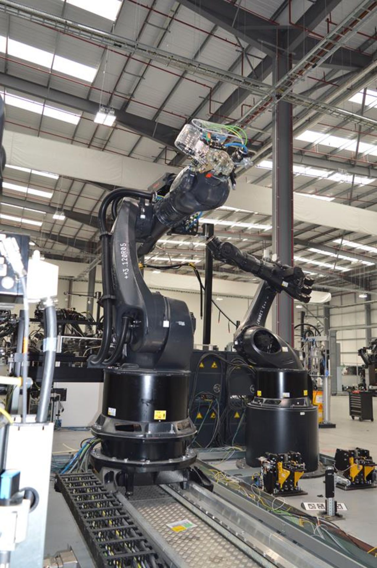 Kuka, KR280/R3080 FLR six axis robot on extended pedestal, Serial No. 4380795 (DOM: 2021) with KL - Image 2 of 7