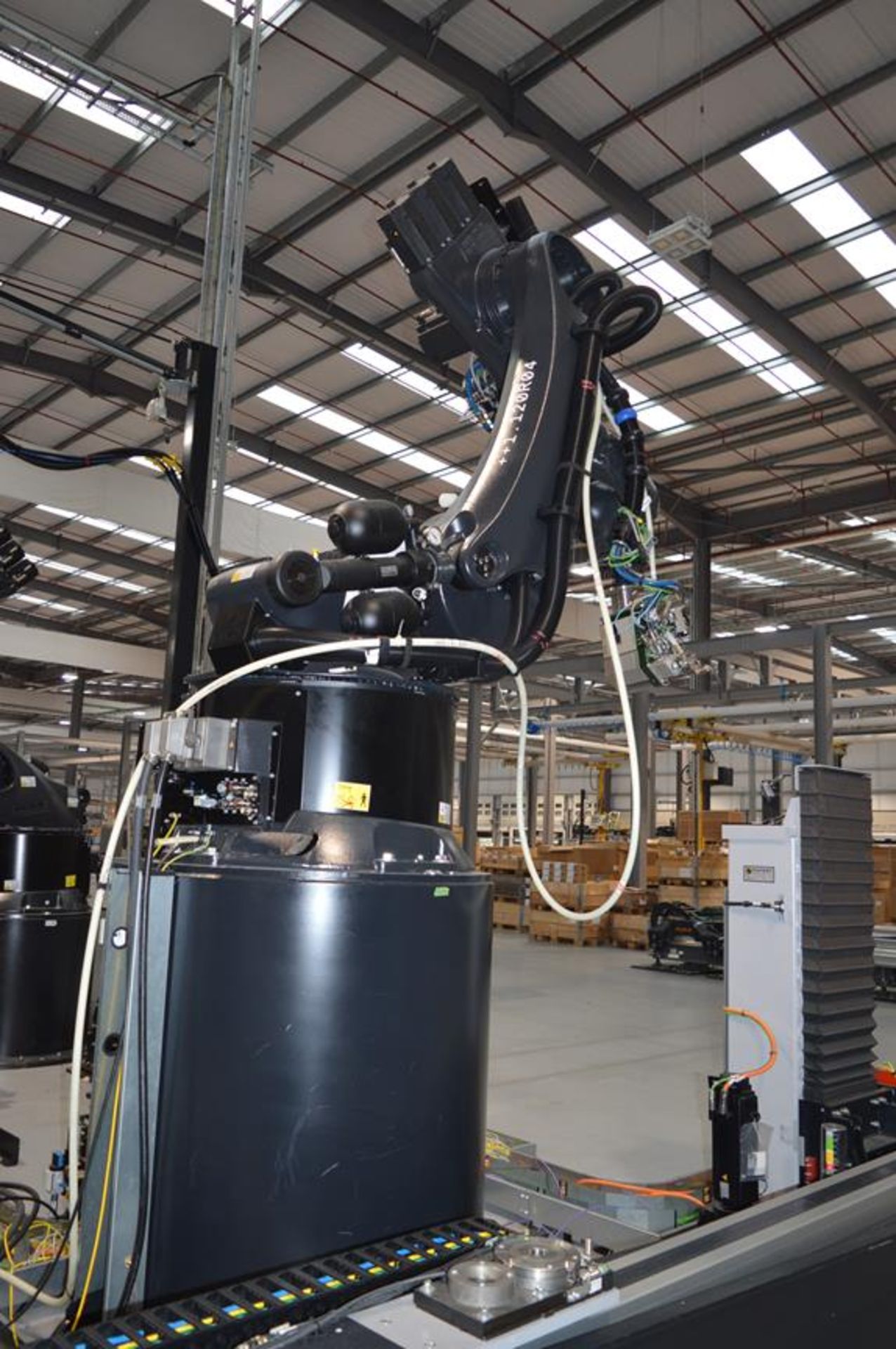 Kuka, KR360 R2830 FLR six axis robot on extended pedestal, Serial No. 4380685 (DOM: 2021) with KR C4 - Image 2 of 5