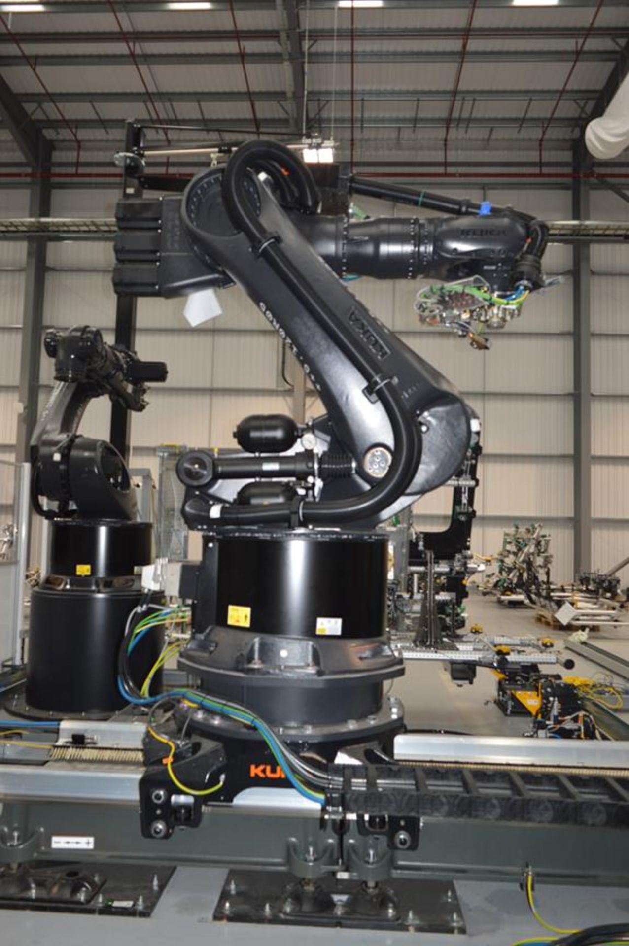Kuka, KR280/R3080 FLR six axis robot on extended pedestal, Serial No. 4380797 (DOM: 2021) and KR - Image 2 of 7