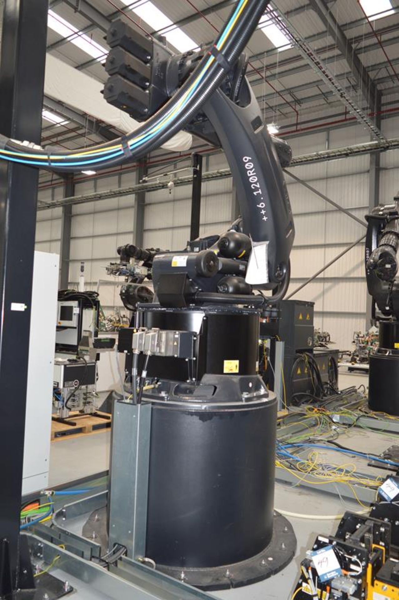 Kuka, KR280/ R3080 six axis robot on extended pedestal, Serial No. 4380889 (DOM: 2021) with KR C4 - Image 3 of 5