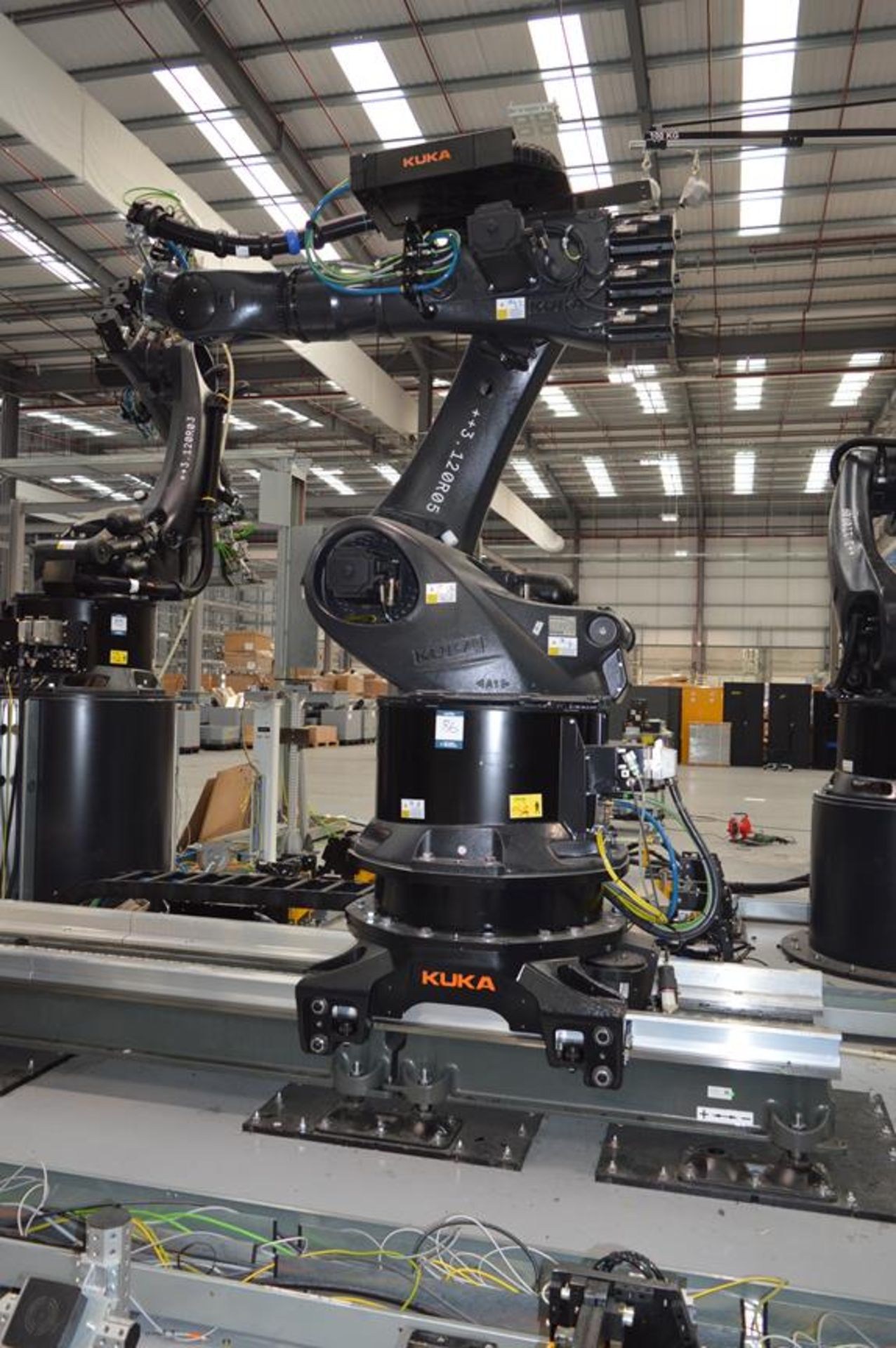 Kuka, KR280/R3080 FLR six axis robot on extended pedestal, Serial No. 4380795 (DOM: 2021) with KL - Image 5 of 7