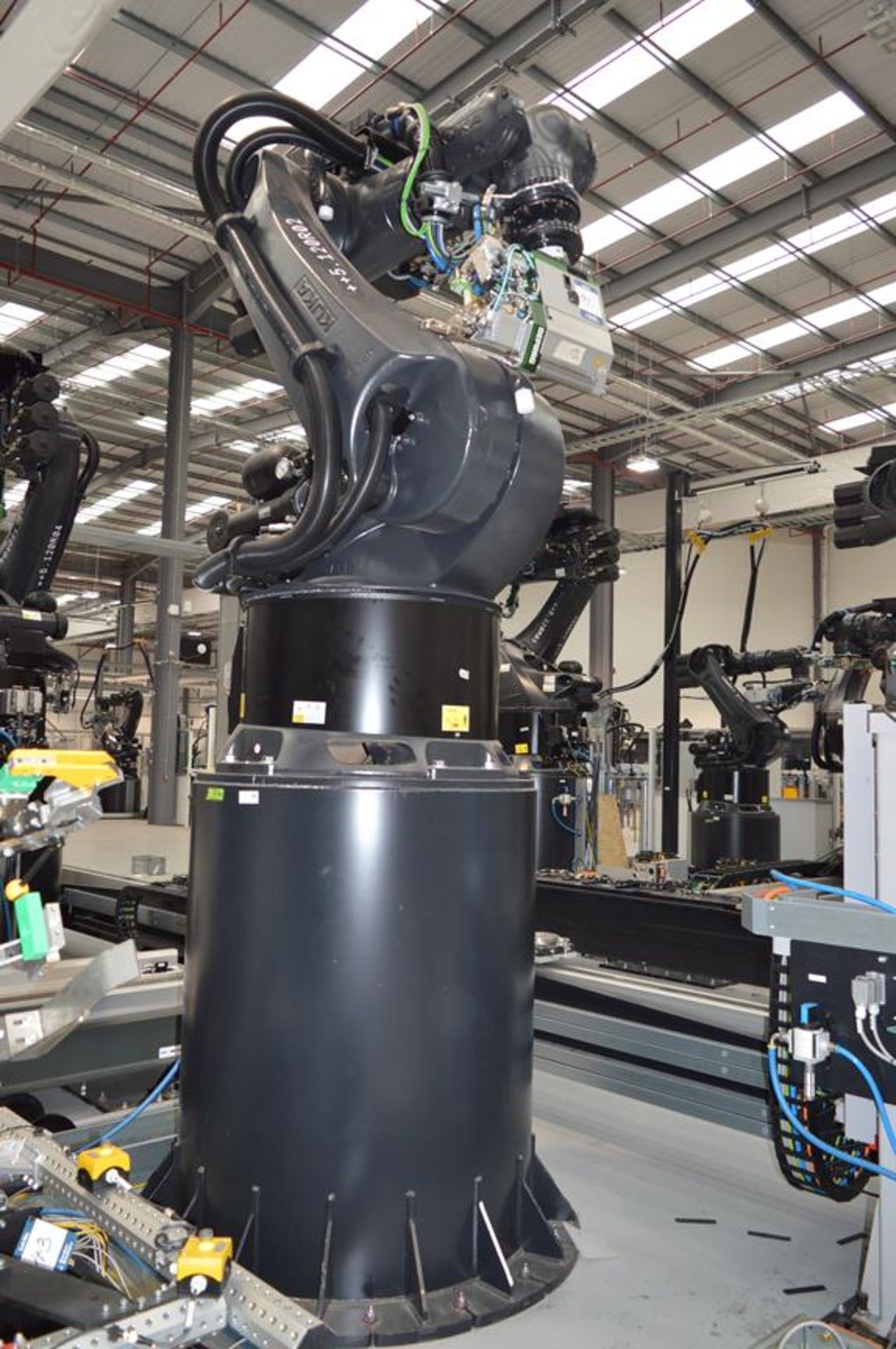 Kuka, KR360/R2830 six axis robot with extended pedestal, Serial No. 4380718 (DOM: 2021) with KR C4