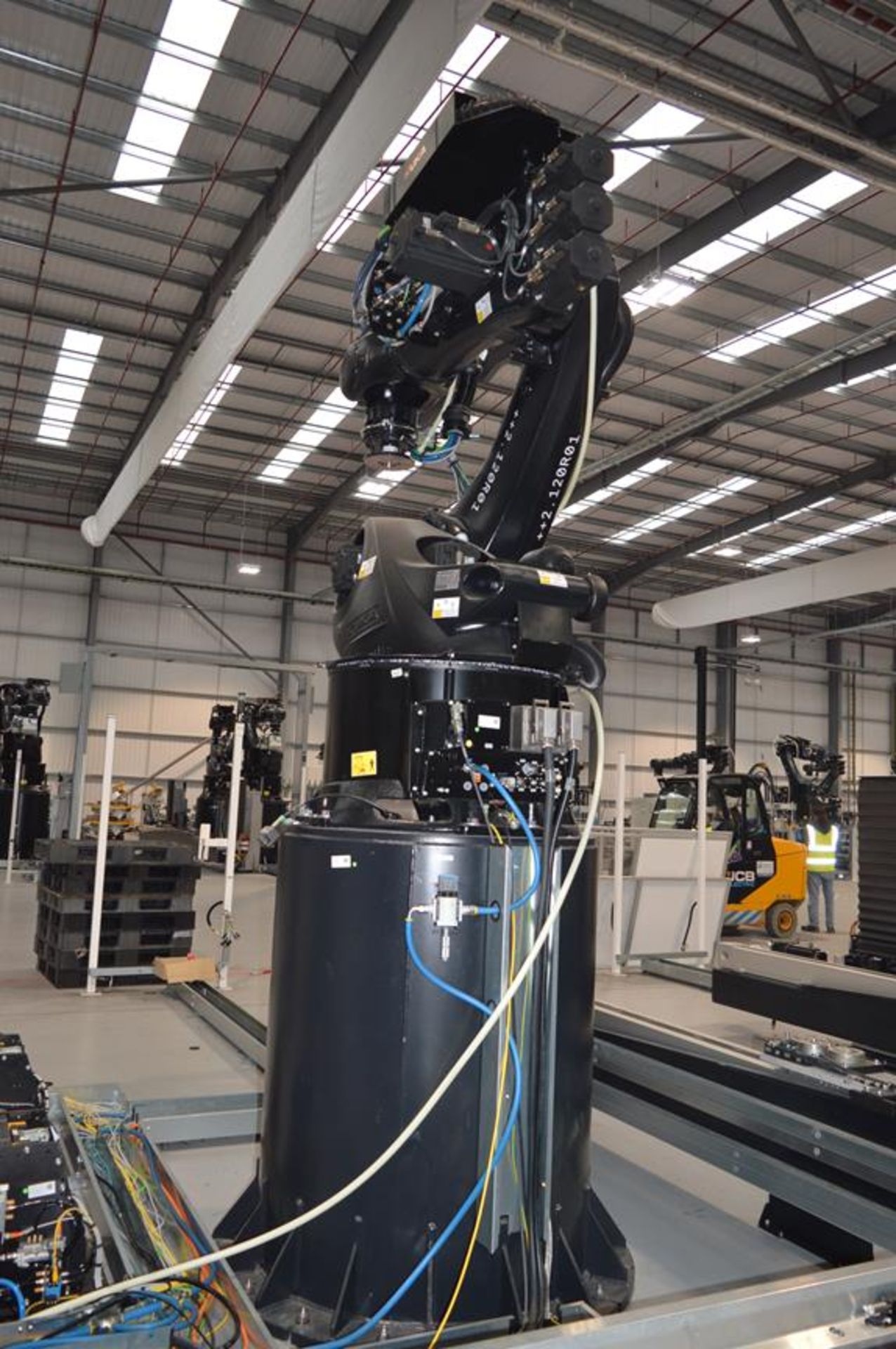Kuka, KR360 R2830 FLR six axis robot on extend pedestal, Serial No. 4380684 (DOM: 2021) with KR C4 - Image 4 of 6