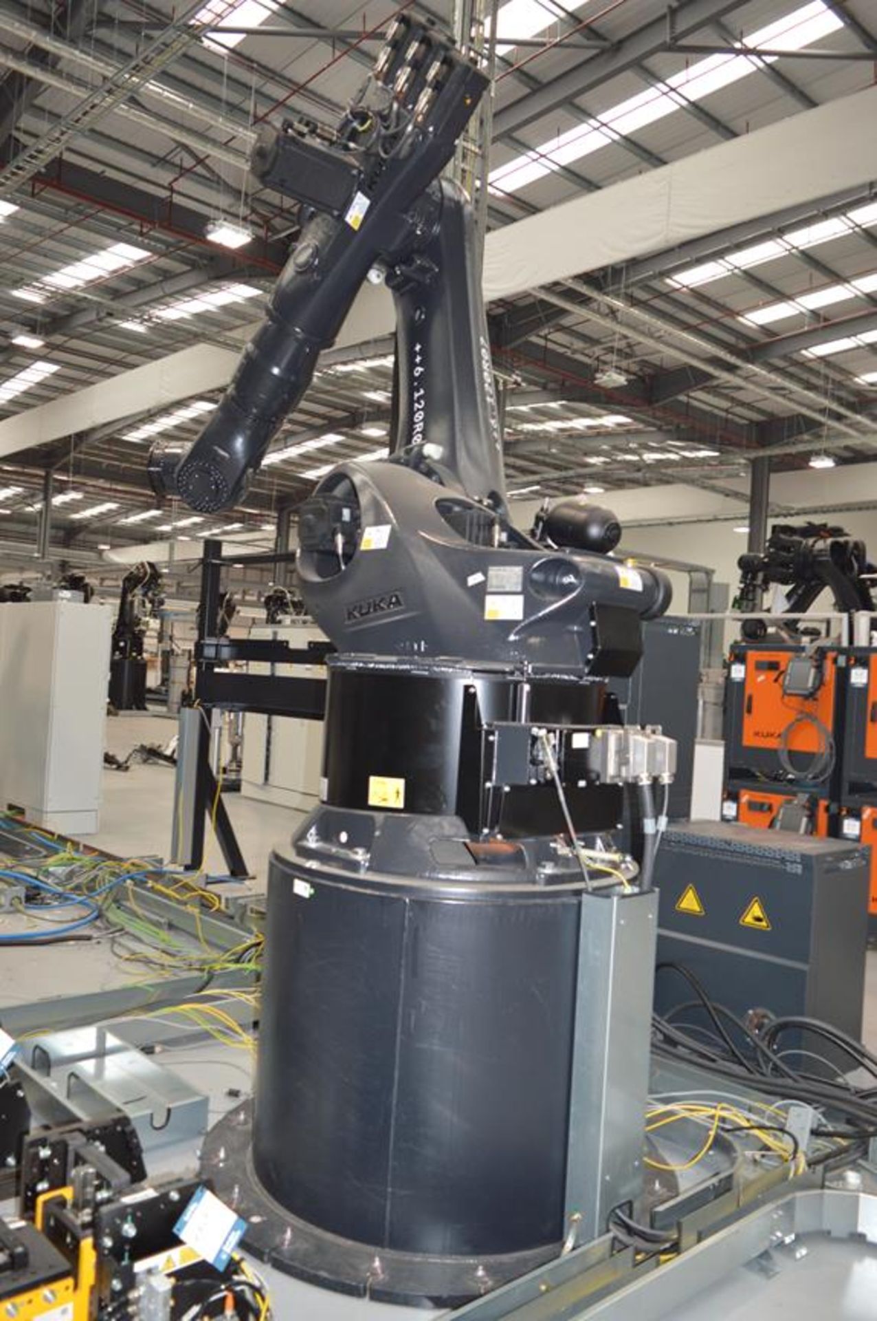 Kuka, KR280 /R3080 six axis robot on extended pedestal, Serial No. 4380891 (DOM: 2021) with KR C4