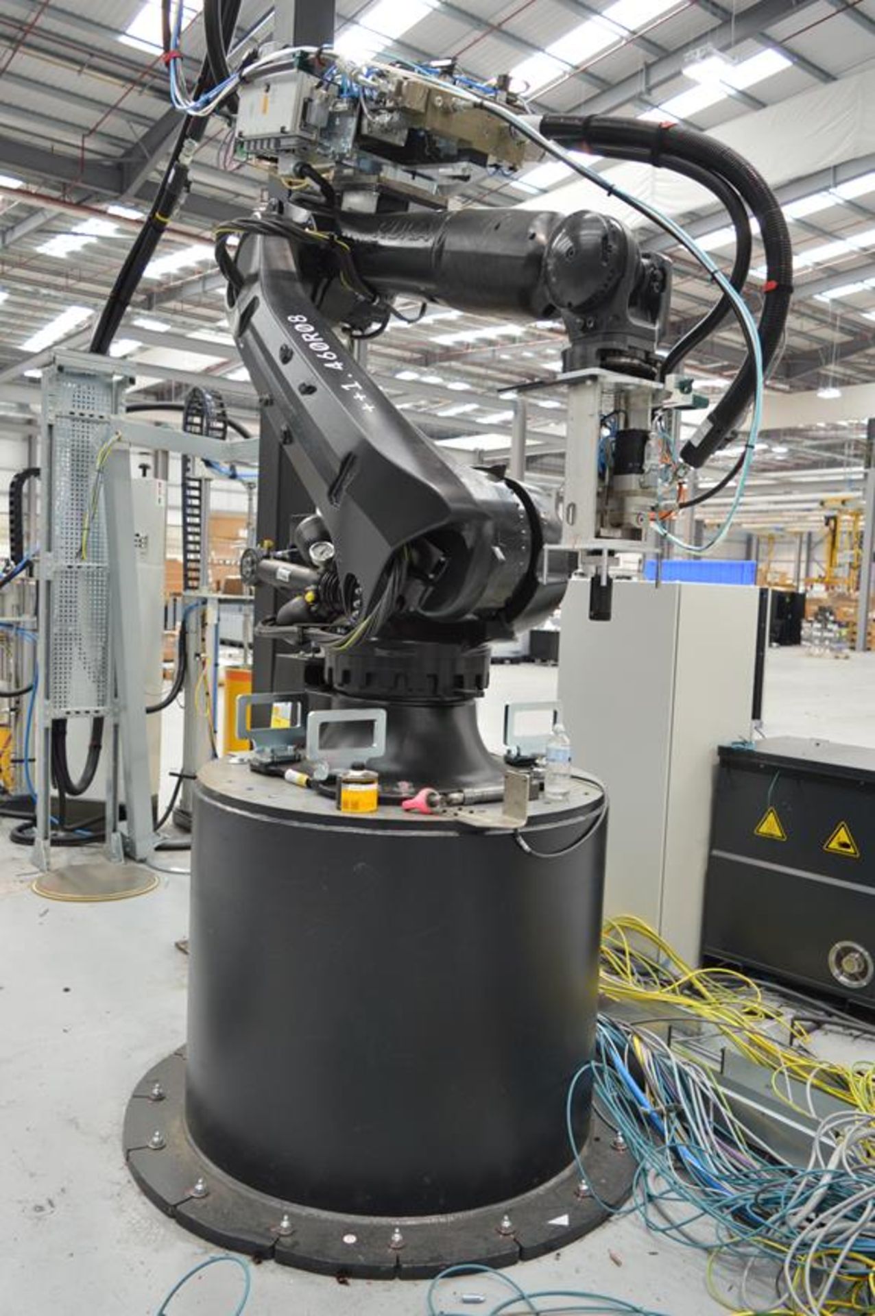 Kuka, KR210 R2700 six axis robot on extended pedestal, Serial no. 1077735 (DOM: 2021) with KR C4