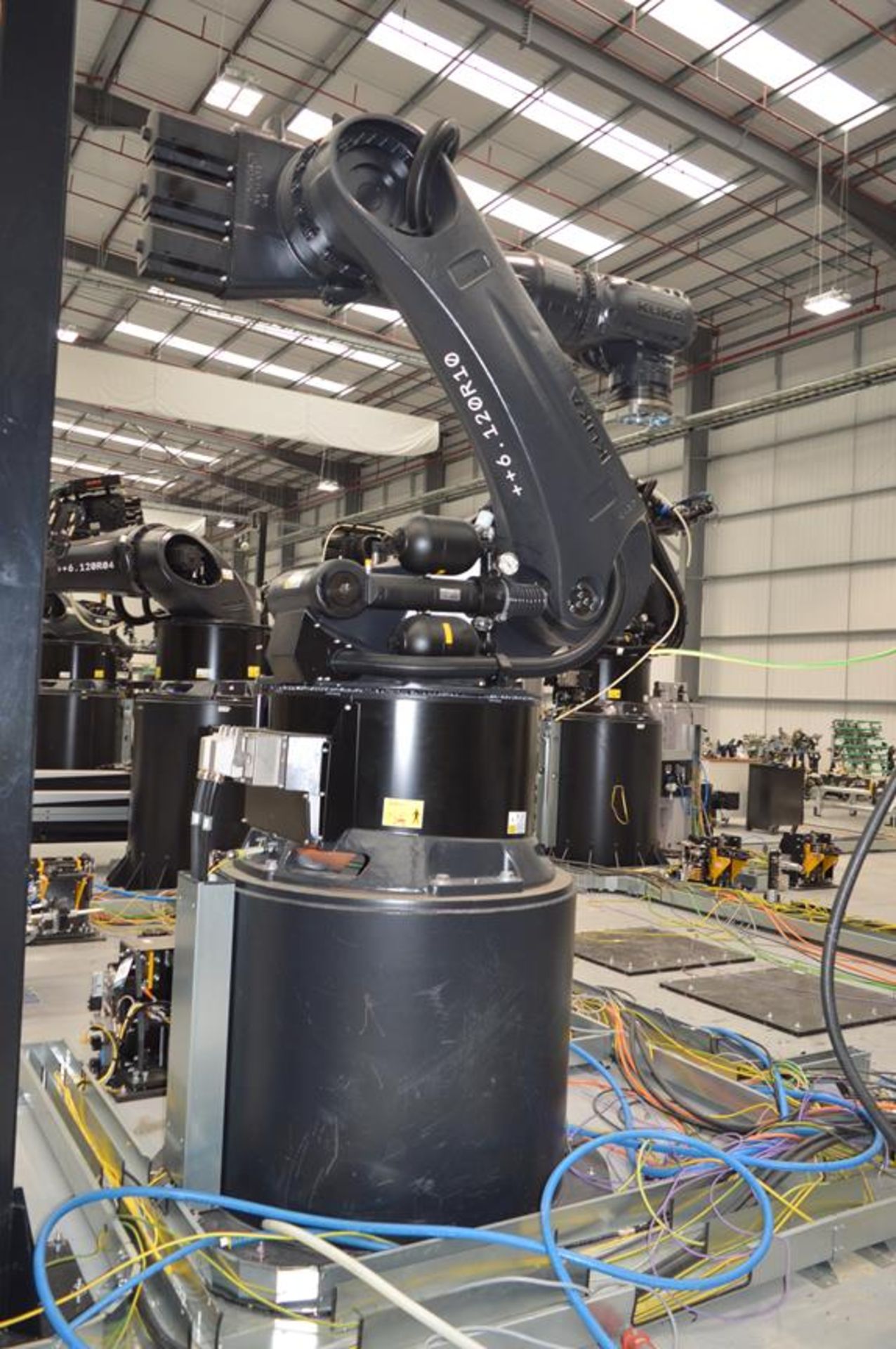 Kuka, KR280/R3080 FLR six axis robot on extended pedestal, Serial No. 4380878 (DOM: 2021) with KR C4 - Image 4 of 6