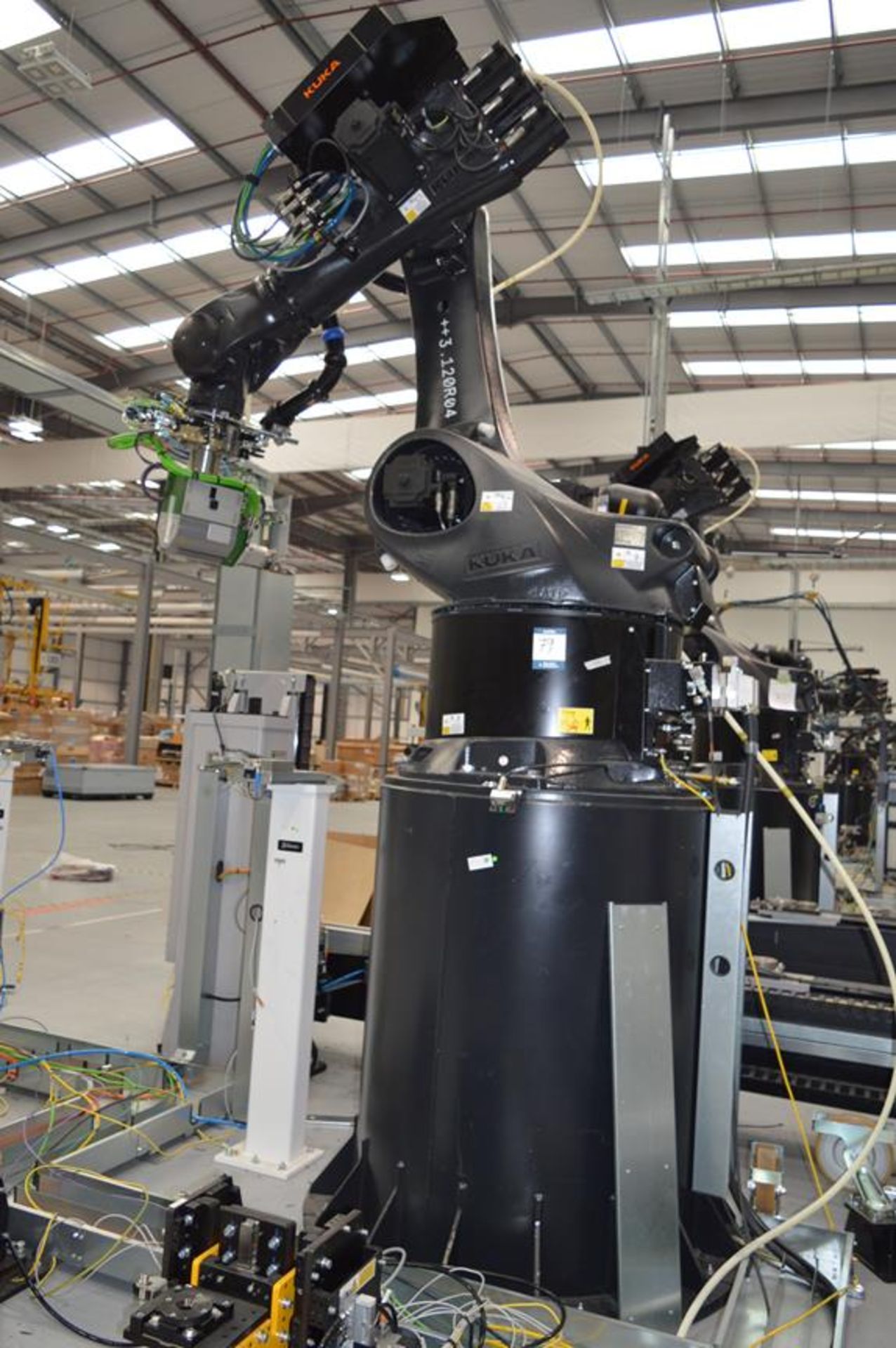 Kuka, KR360/R2830/FLR six axis robot on extended pedestal, Serial No. 4380799 (DOM: 2021) with KR C4 - Image 2 of 5