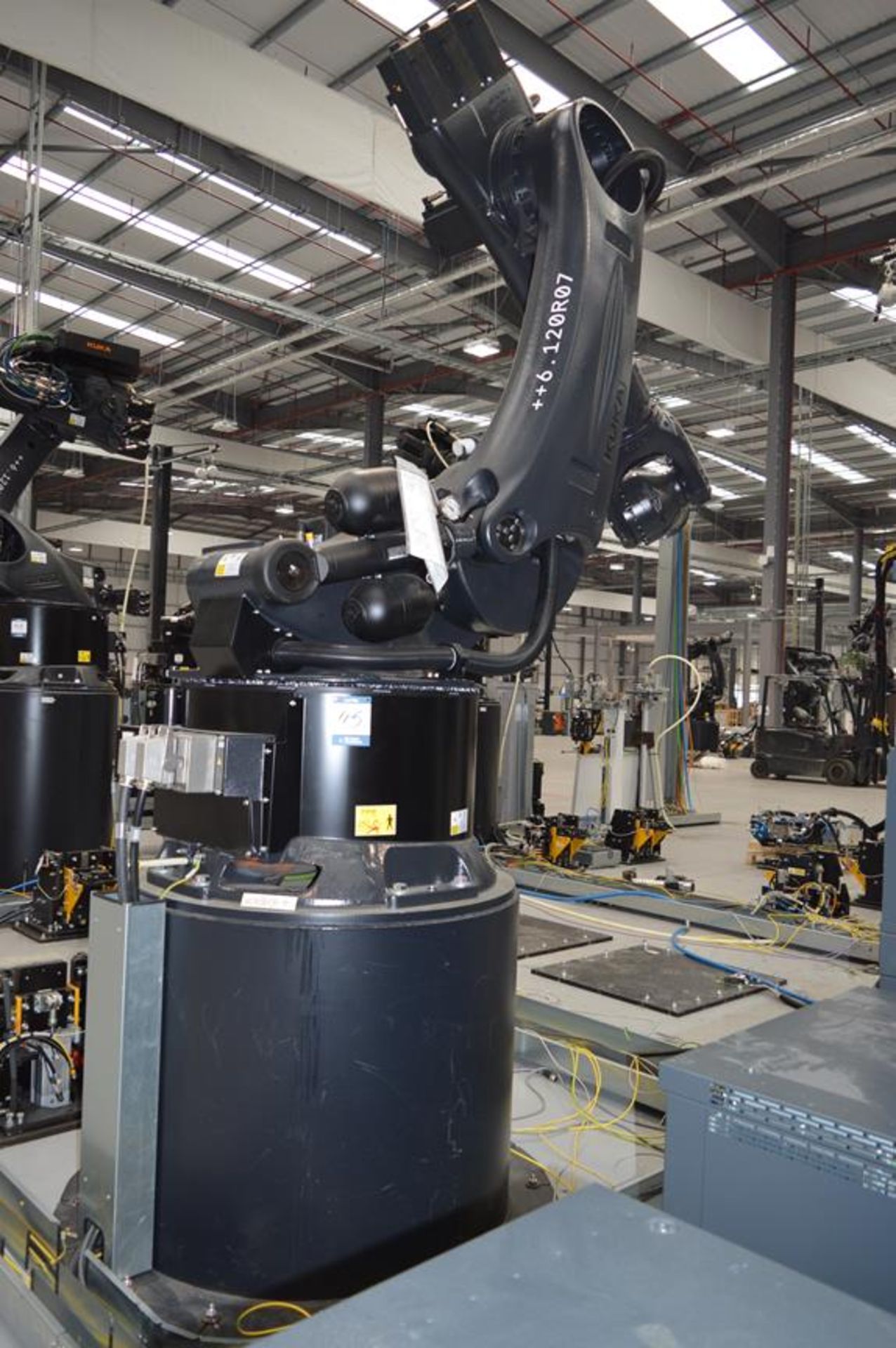 Kuka, KR280 /R3080 six axis robot on extended pedestal, Serial No. 4380891 (DOM: 2021) with KR C4 - Image 4 of 6