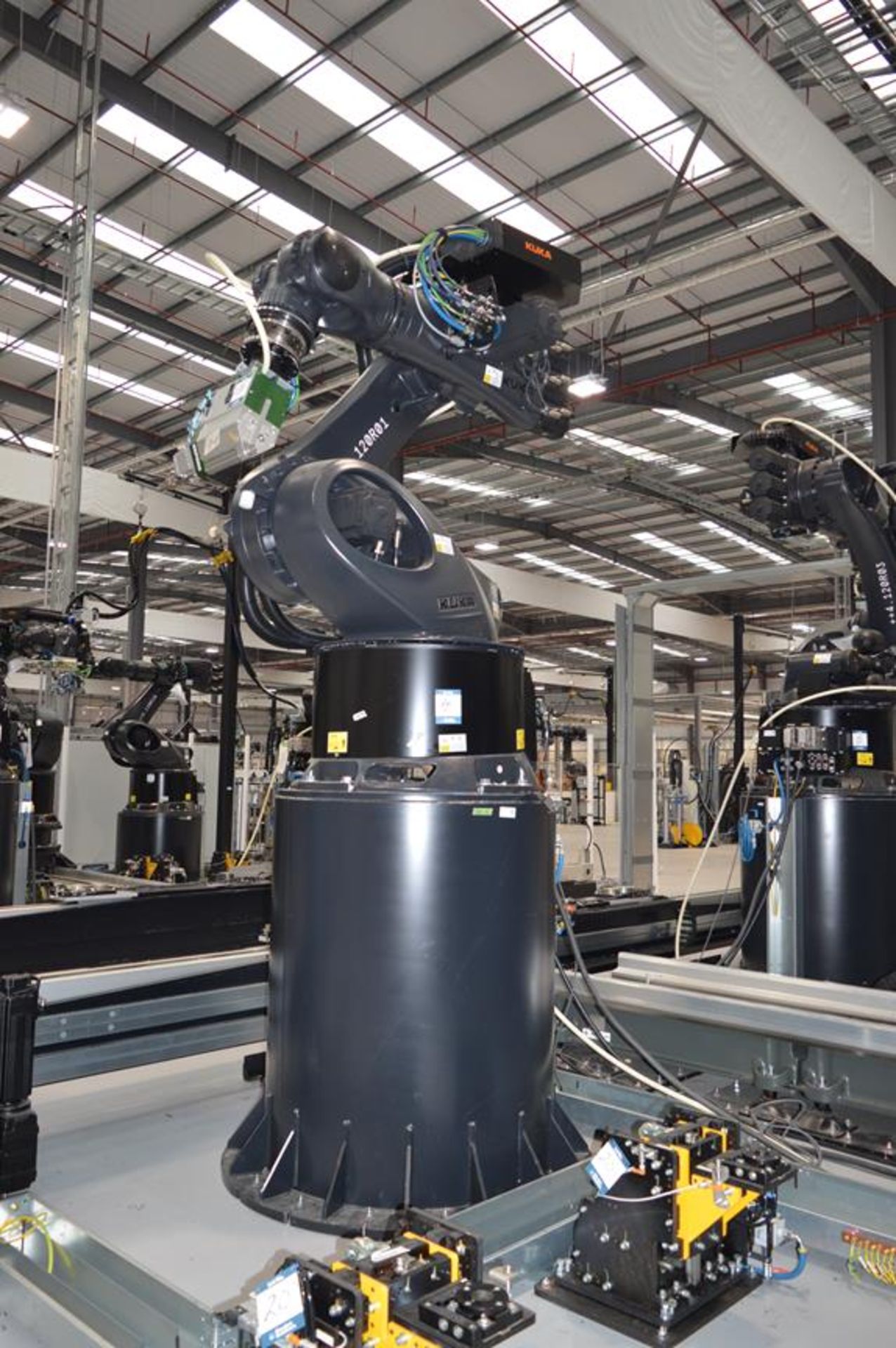 Kuka, KR360/R2830 six axis robot on extended pedestal, Serial No. 430714 (DOM: 2021) with KR C4 - Image 3 of 5