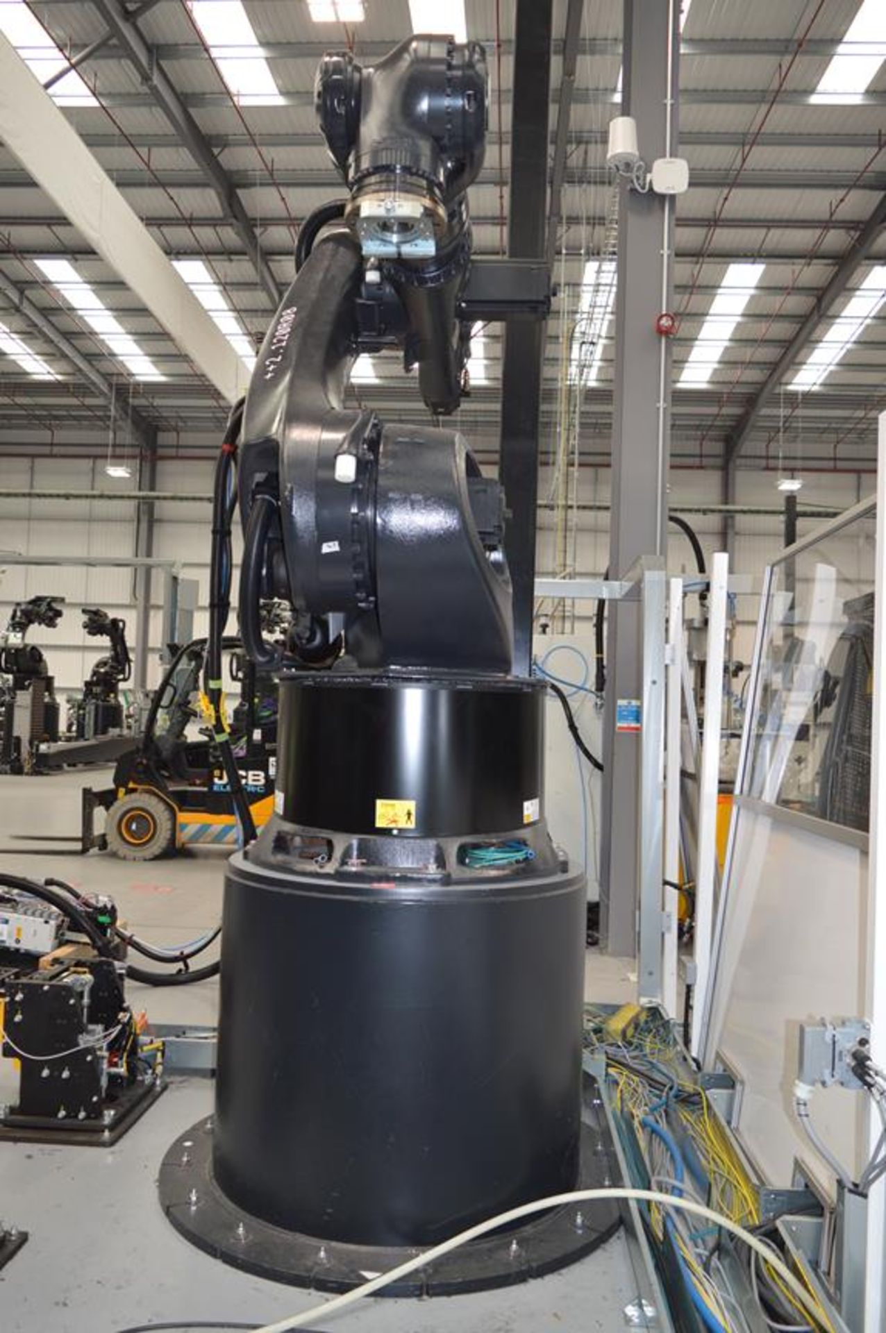 Kuka, KR280 R3080 six axis robot on extended pedestal, Serial No. 4380899 (DOM: 2021) with KR C4