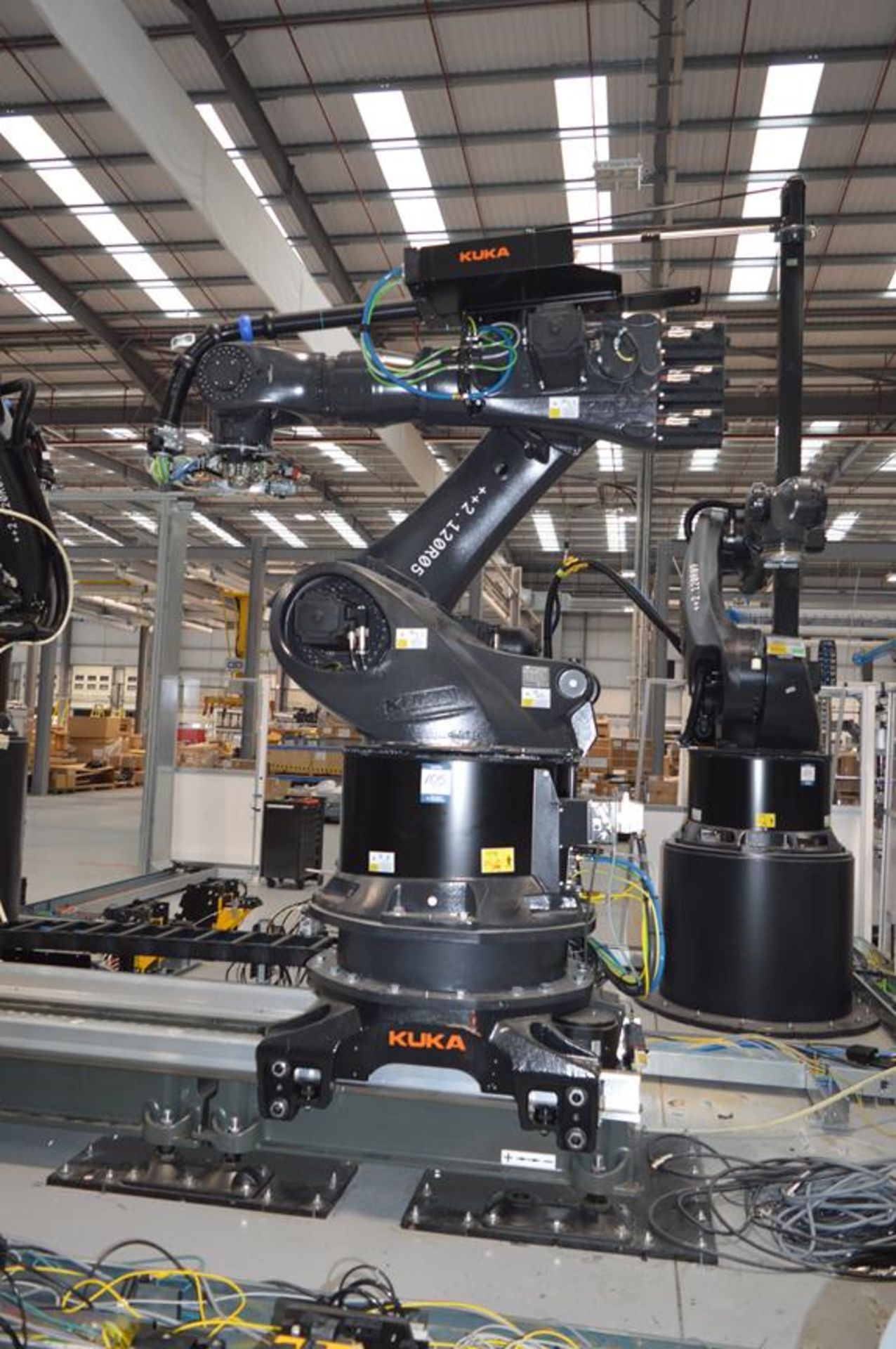 Kuka, KR280 R3080 FLR six axis robot on extended pedestal, Serial No. 4380728 (DOM: 2021)
