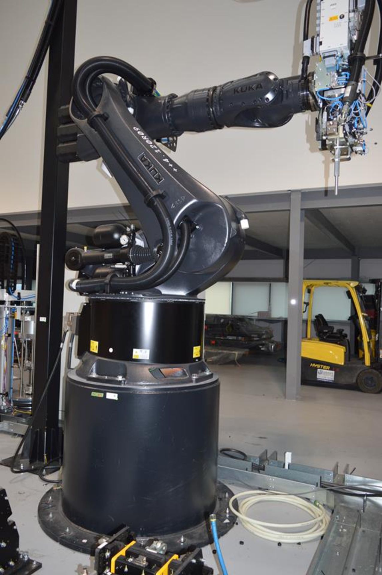 Kuka, KR280/3080 six axis robot on extended pedestal, Serial No. 4380789 (DOM: 2021) with KR C4 - Image 2 of 5