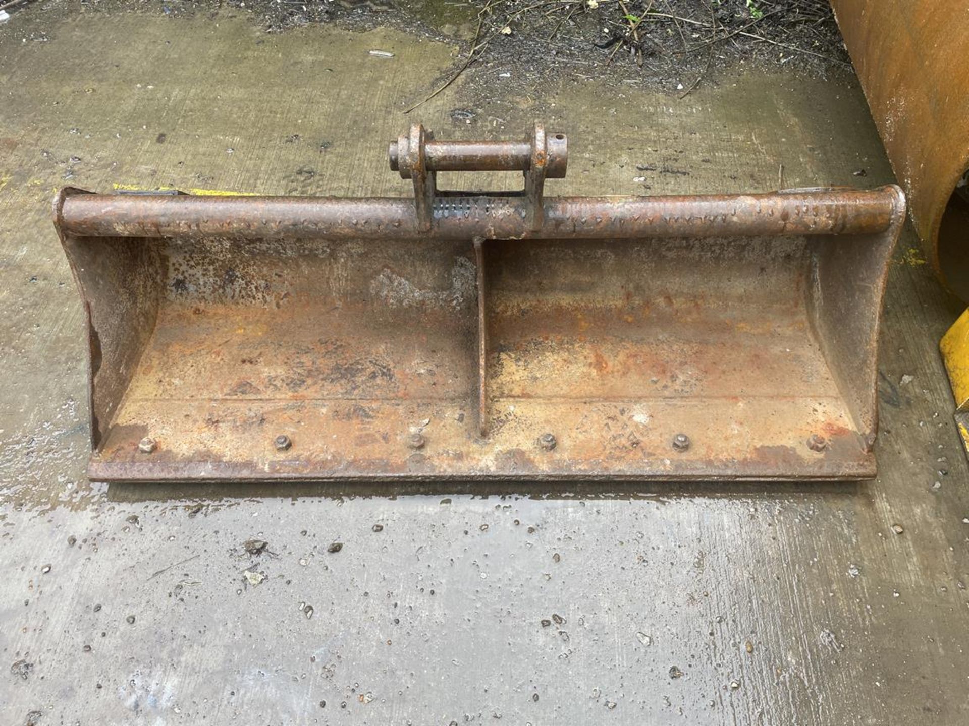 Strickland Type ZX30 Bucket, S/No. 504249-10, Measures c.1.2x0.4m - Image 5 of 5