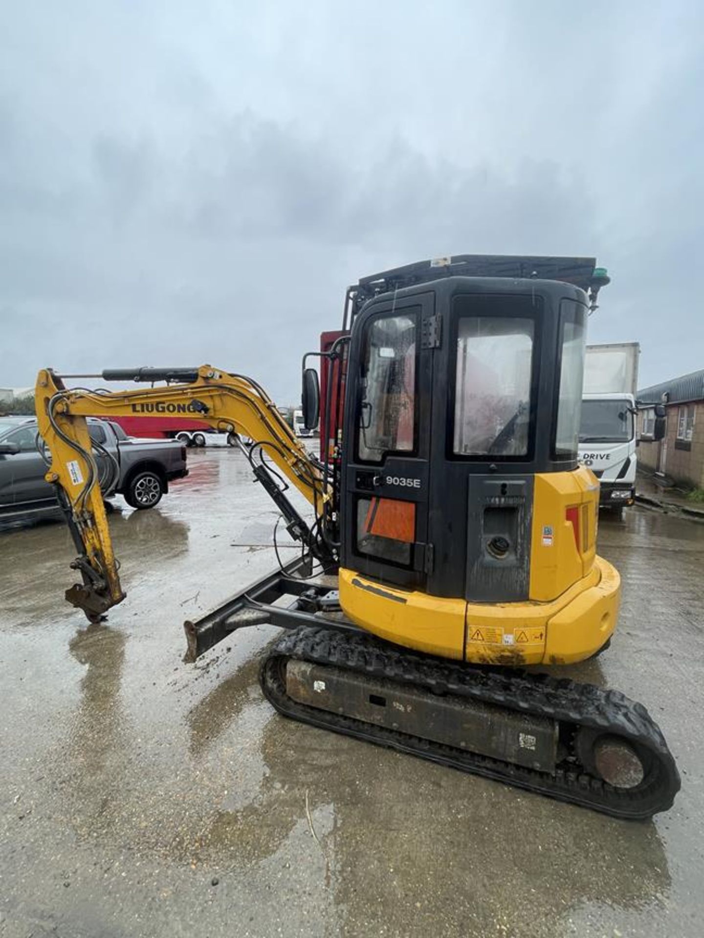 Liugong CLG9035E 4.3-Ton Operating Mass Hydraulic Mini Excavator S/No. LGC9035ELLC255806 (YOM: - Image 4 of 12