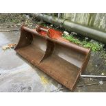 Compartmentalised Excavator Bucket, 1.4x0.5m