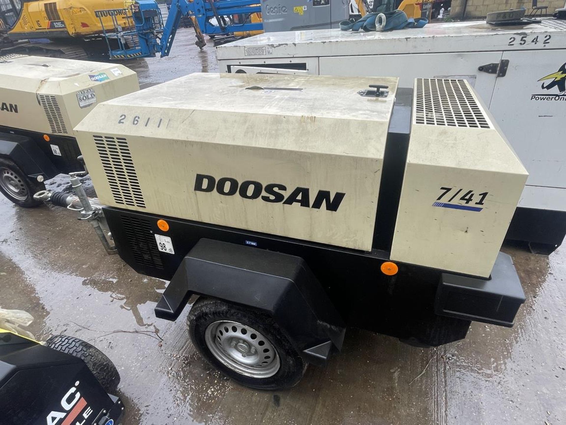 Doosan Model 7/41 Towable 7-Bar Air Compressor S/No. UN5741FXXKY435642, Run Hours: 207.1 - Bild 2 aus 7