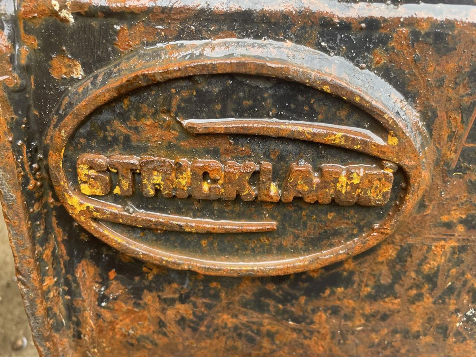 Strickland Type ZX30 Bucket, S/No. 504249-10, Measures c.1.2x0.4m - Bild 3 aus 5