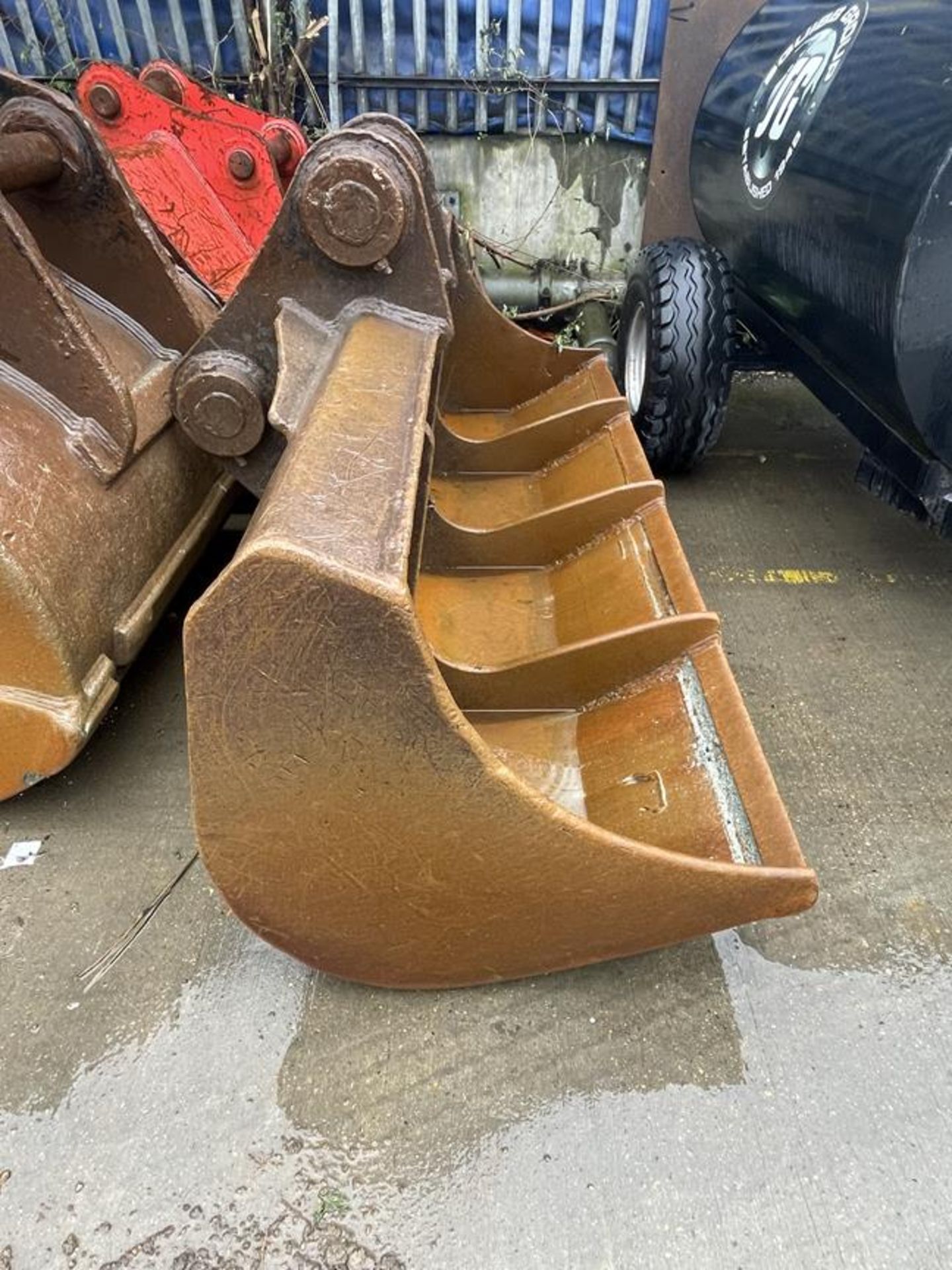 Large Unbadged Compartmentalised Excavator Bucket - Bild 2 aus 6