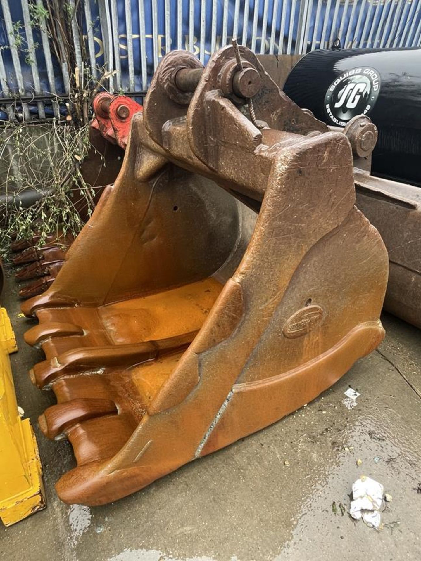 Large Strickland Excavator Bucket, Measures c.1.4x1.3m - Bild 2 aus 7