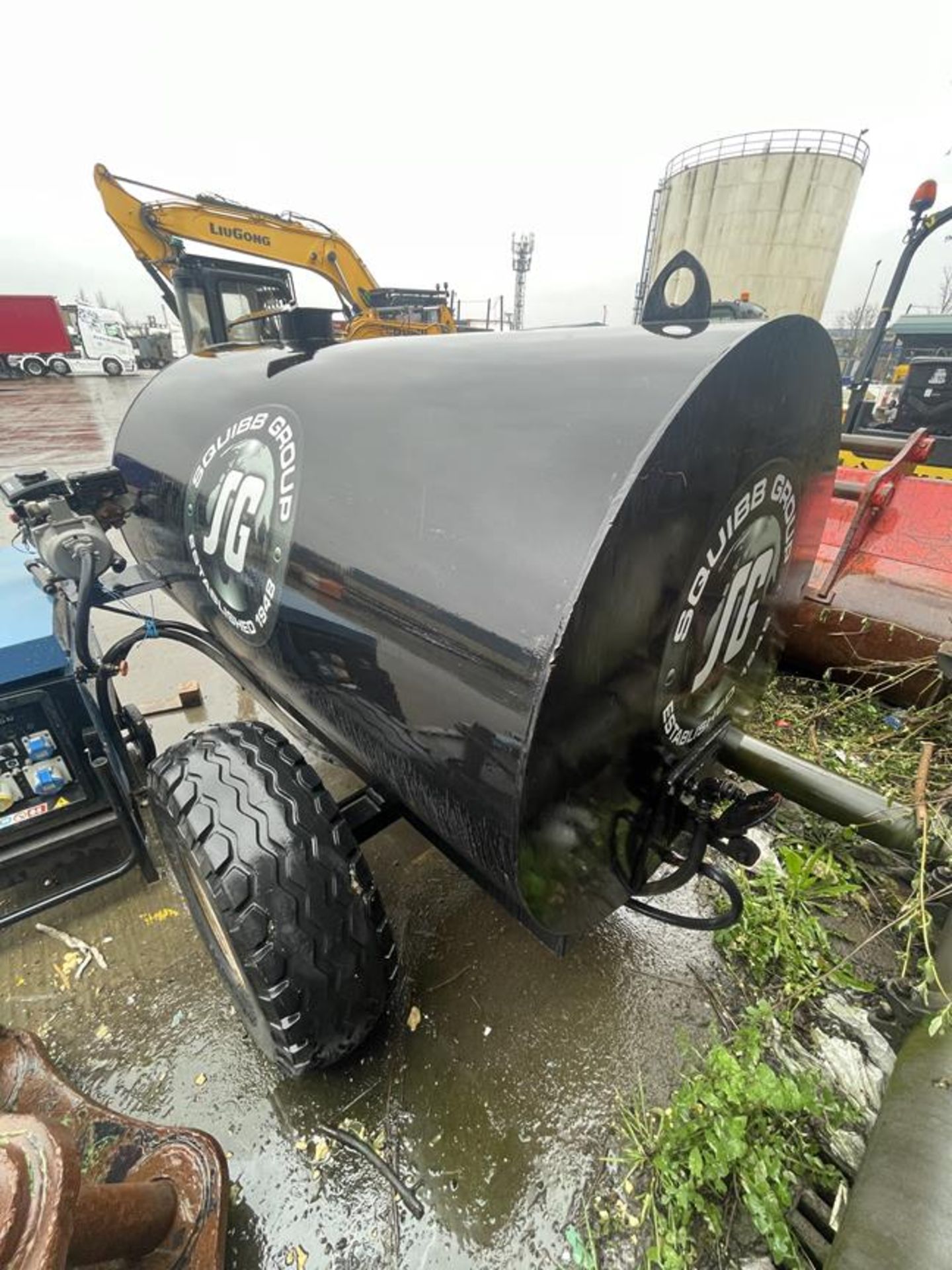 Towable 2m Bowser Tank, Diameter c.1.2m, Fitted with Loncin 80cc Petrol Engine Pump S/No. NRSH.80H - Image 4 of 8