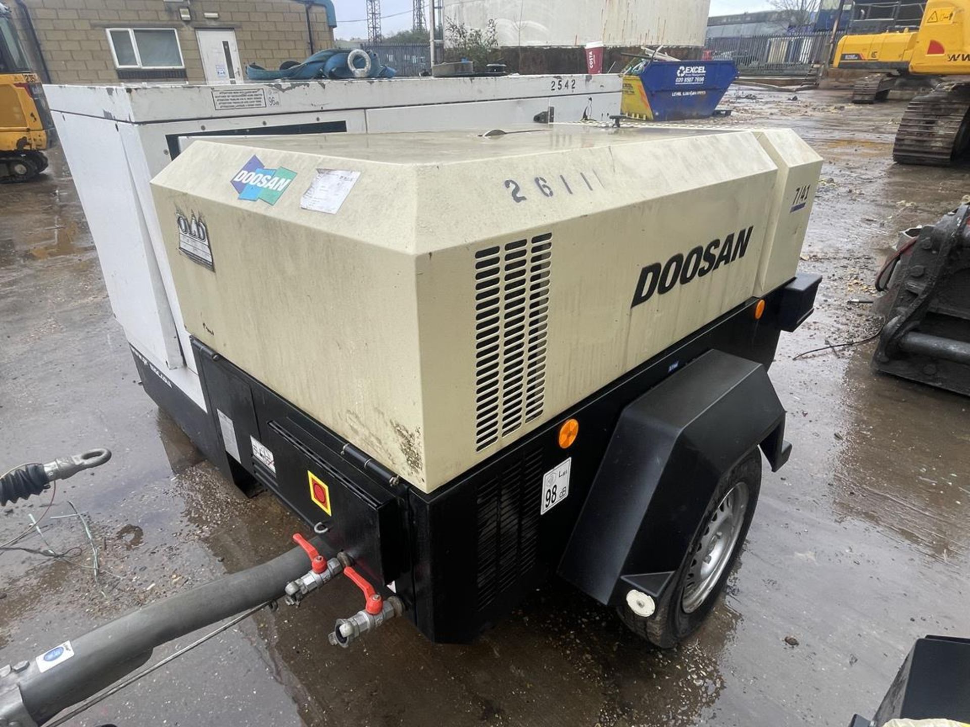 Doosan Model 7/41 Towable 7-Bar Air Compressor S/No. UN5741FXXKY435642, Run Hours: 207.1