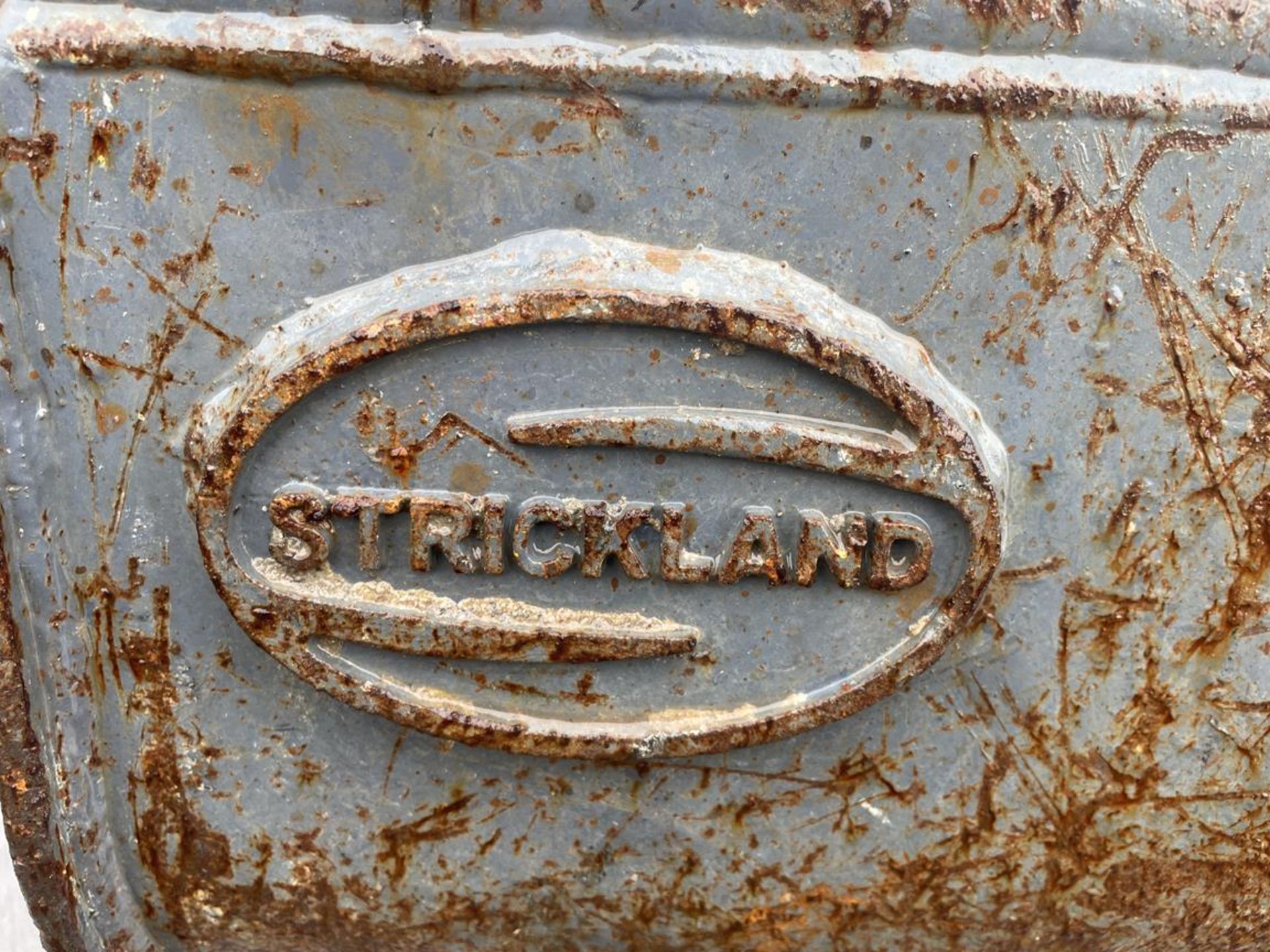 Strickland Compartmentalised Steel Bucket, Measeures c.1.2x0.4m - Image 3 of 5