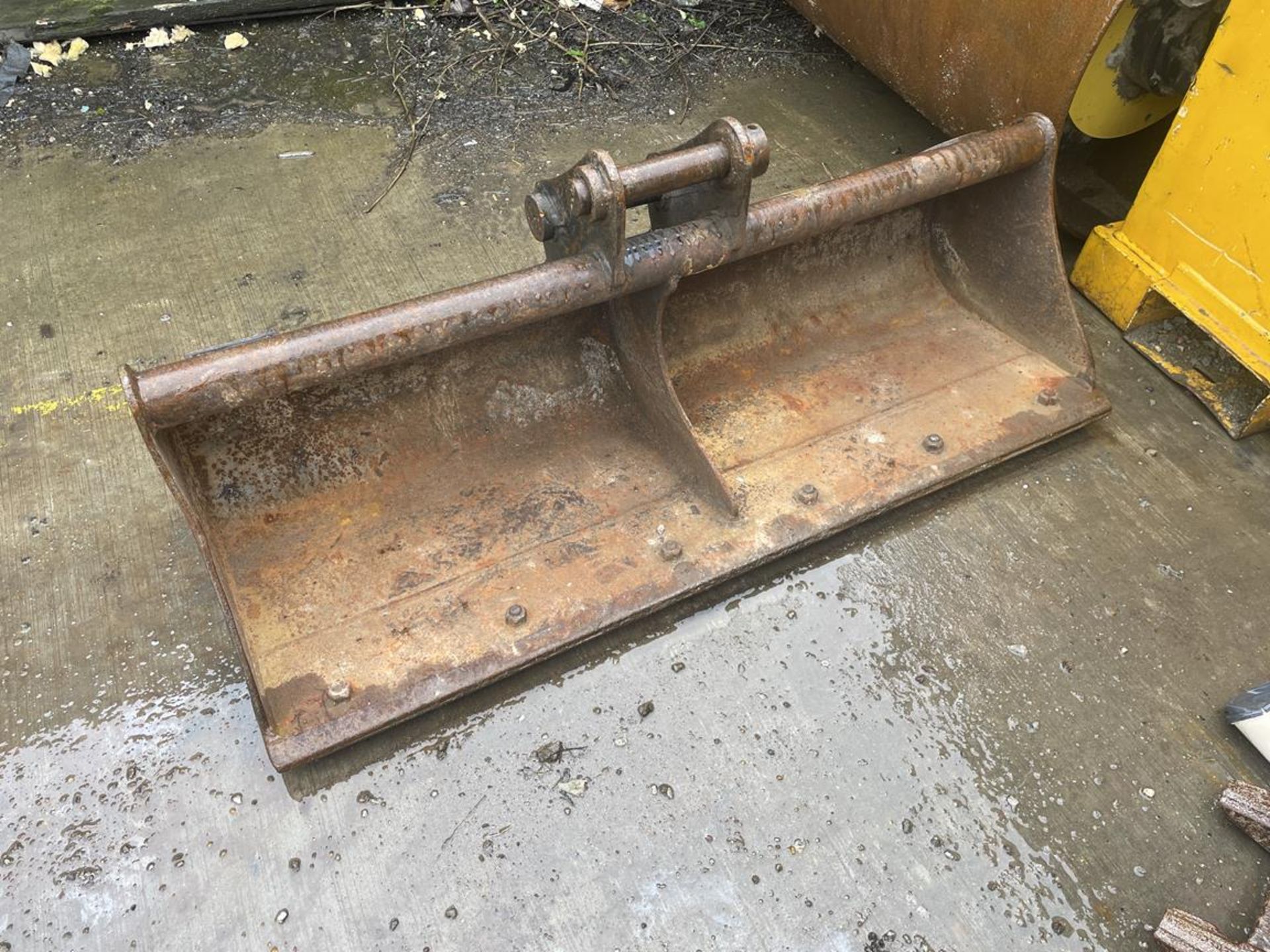 Strickland Type ZX30 Bucket, S/No. 504249-10, Measures c.1.2x0.4m