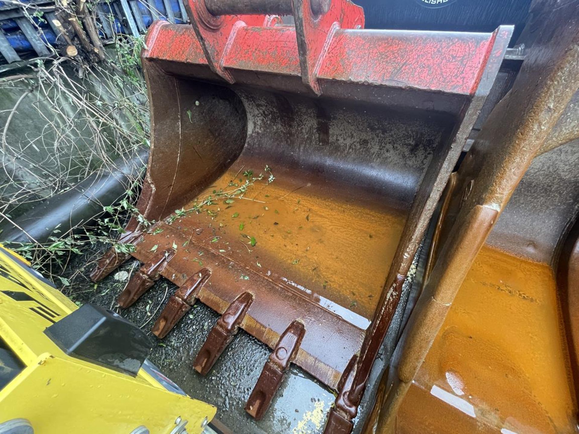 Large Unbadged Excavator Bucket - Image 2 of 7