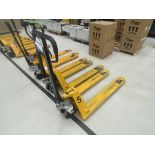 Hydraulic 2500kg pallet truck (retained until end of clearance)