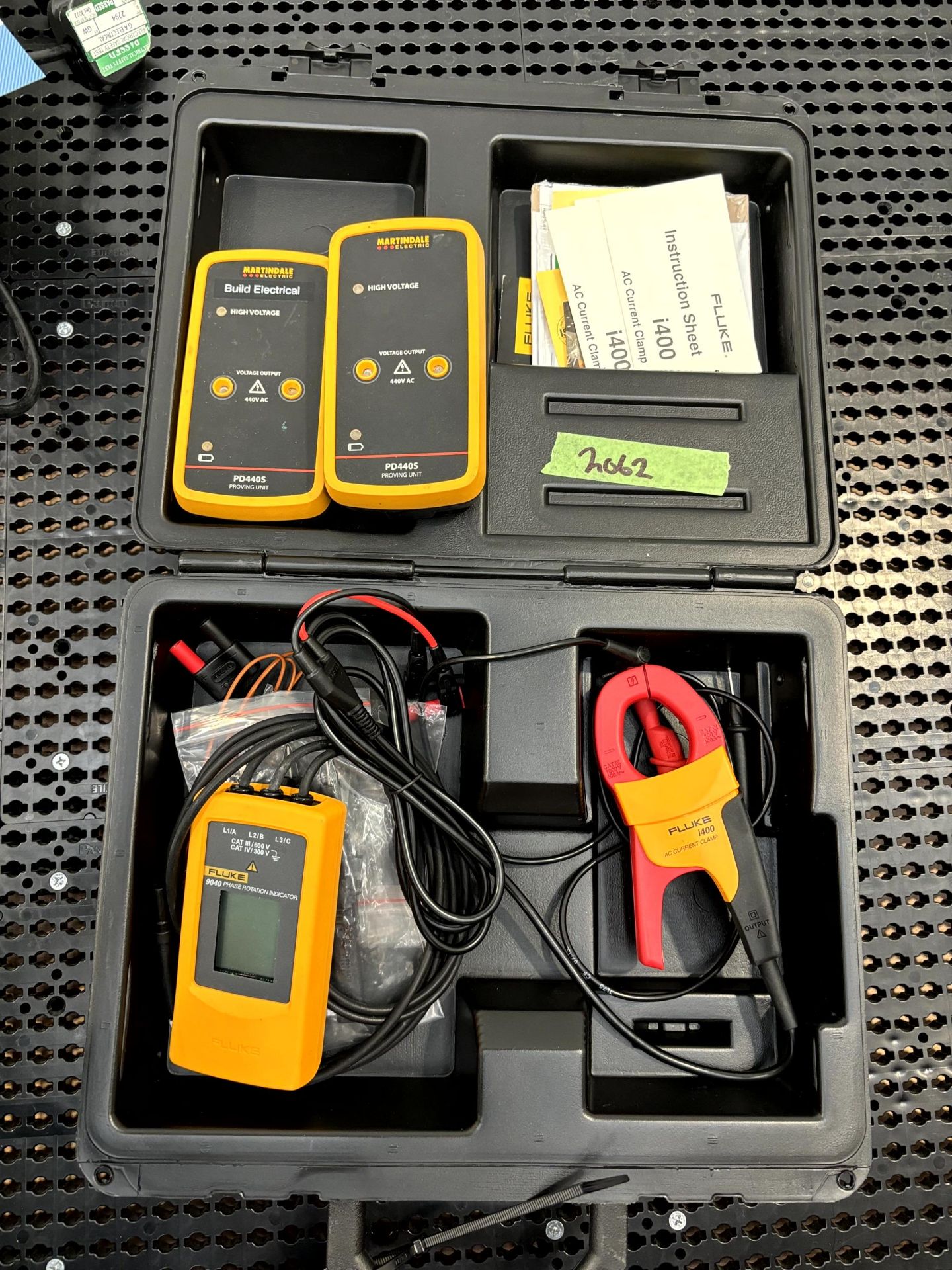 Fluke, i400 AC current clamp set with Fluke 9040 phase rotation indicator and 2x (no.) Martindale PD