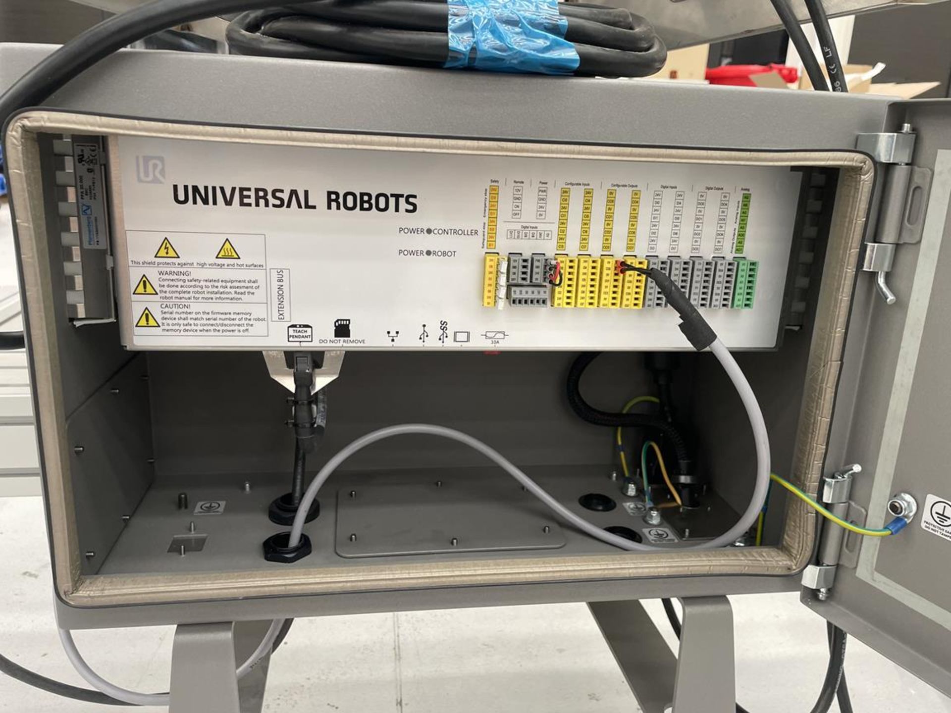 Universal robot mounted on purpose built mobile stand with PSU, etc. - Image 6 of 6
