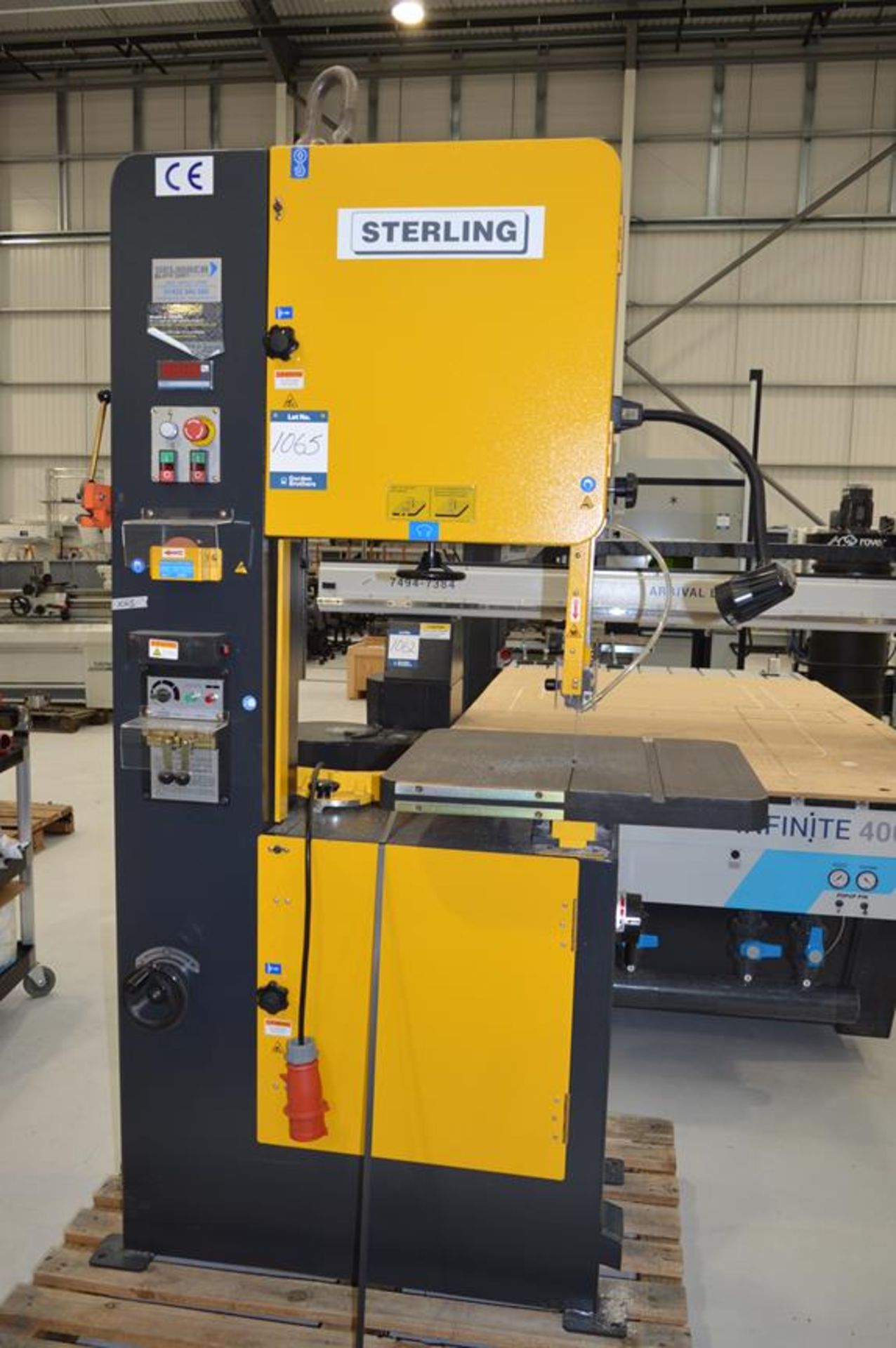 Sterling, SVR500 vertical bandsaw, Serial No. V502603 (DOM: 2021) with blade welder