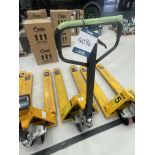 Hydraulic pallet truck (faulty, needs attention)