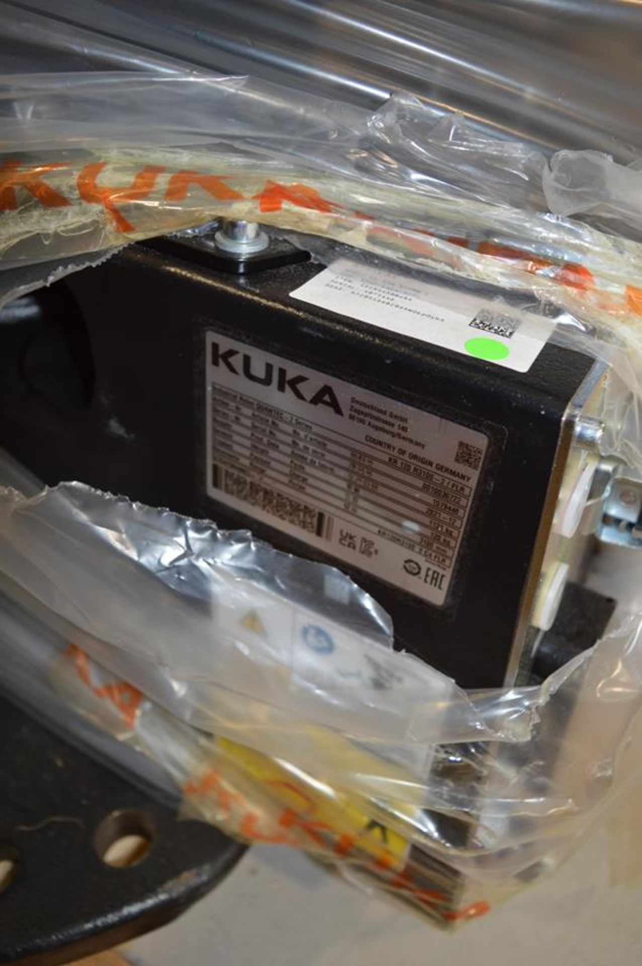Kuka, KR120 R3100-2/FLR six axis robot, Serial No. 1079448 (DOM: 2021) with KRC4 controller, Serial - Bild 4 aus 5