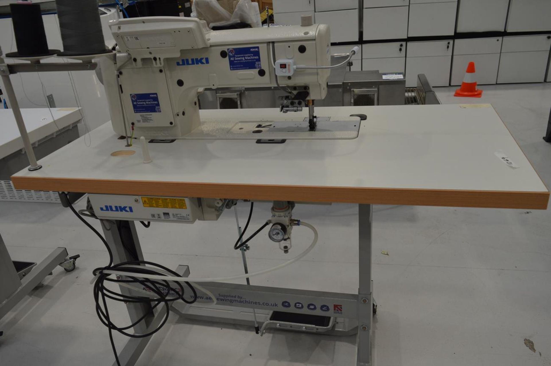 Juki, LU-2810-7 sewing machine, Serial No. 8L8QB00615 (DOM: 2021) - Image 3 of 4