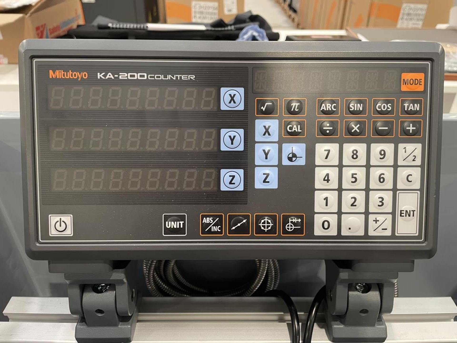 Linear measuring device fitted with Mitotoyo KA-200 three axis DRO - Image 2 of 3