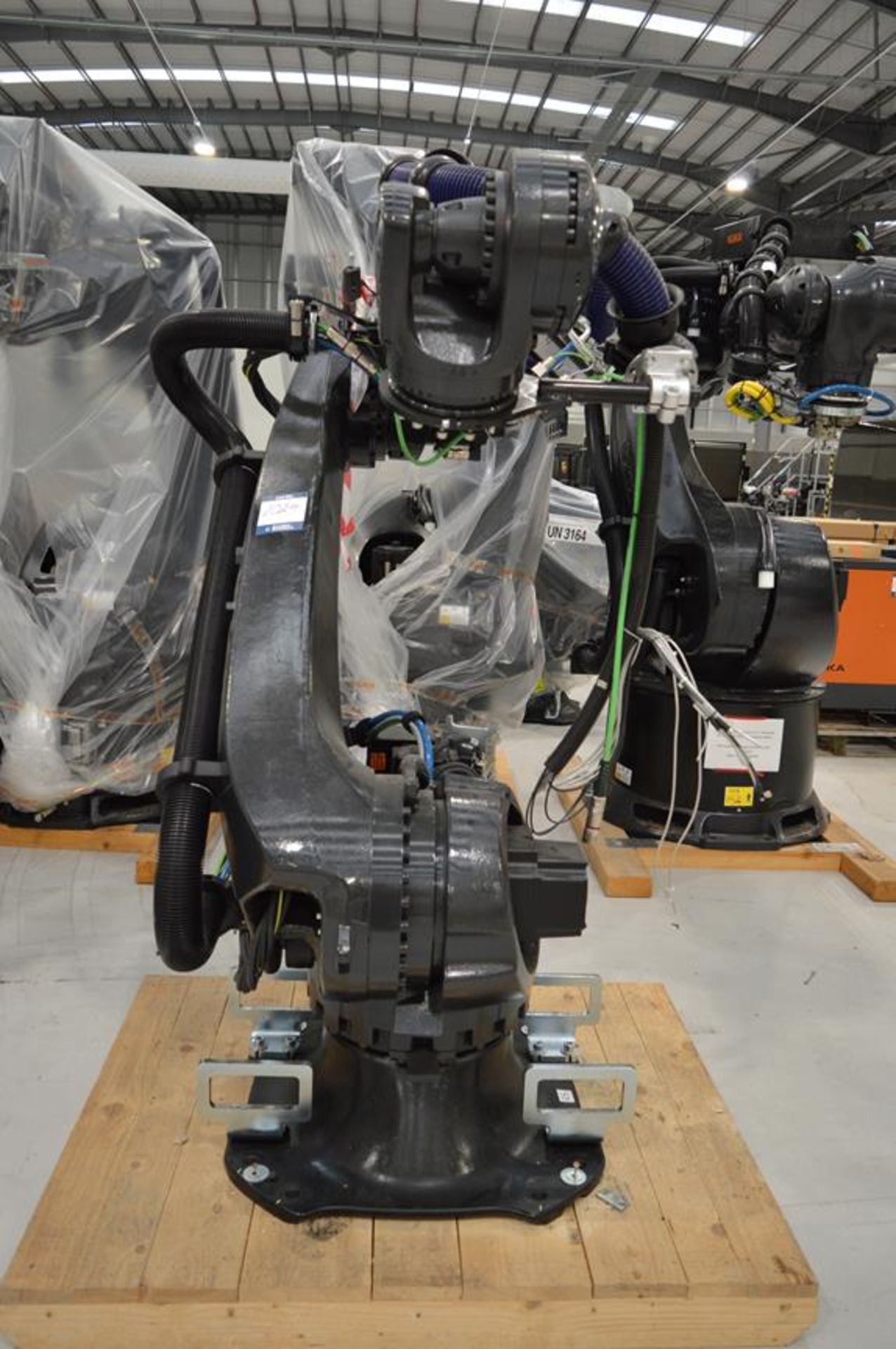 Kuka, KR240 R2900-2/FLR six axis robot, Serial No. 1072656 (DOM: 2020) with KRC4 controller, Serial - Bild 2 aus 7